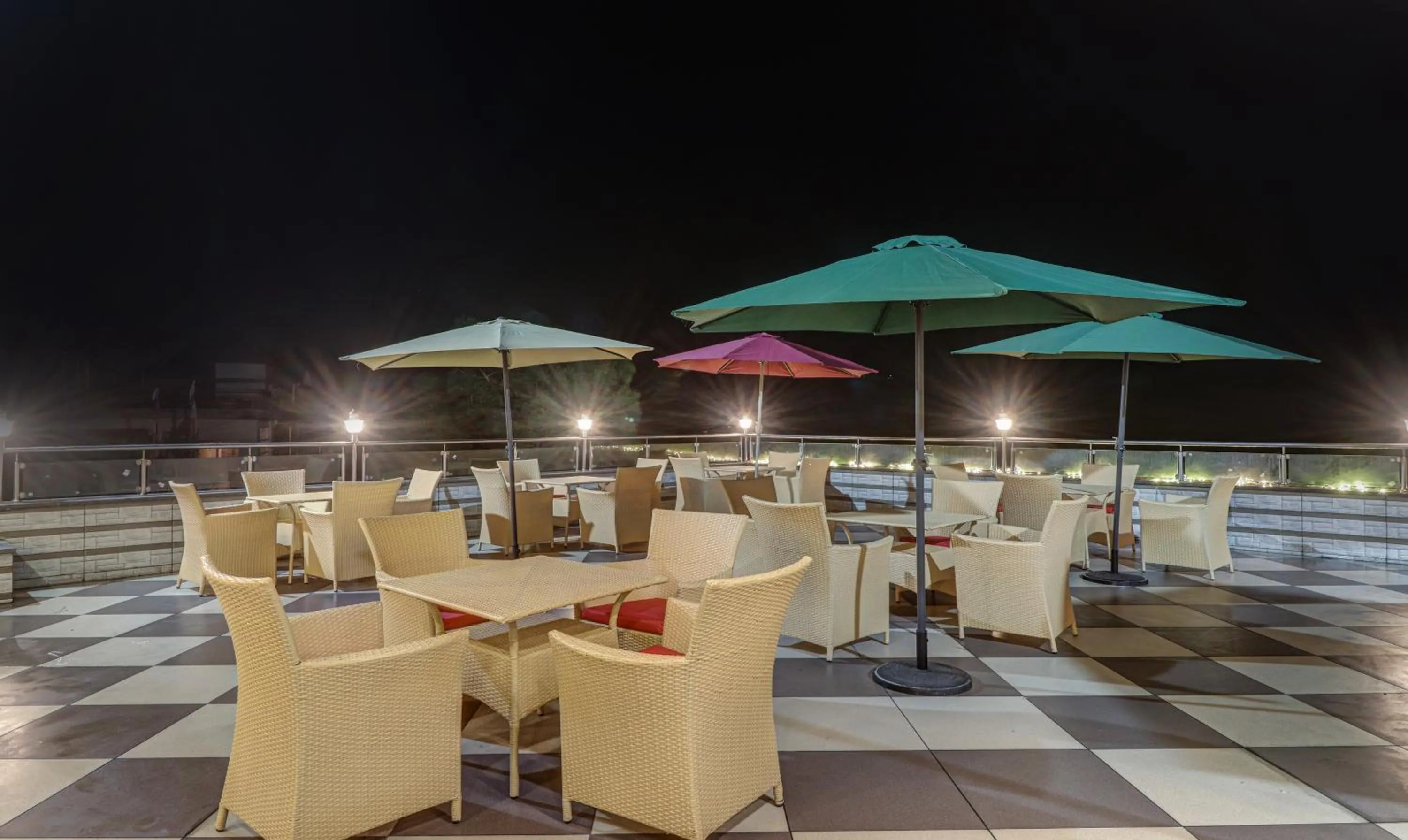 Night in Hotel Woodville Inn - Hotel in Mcleodganj