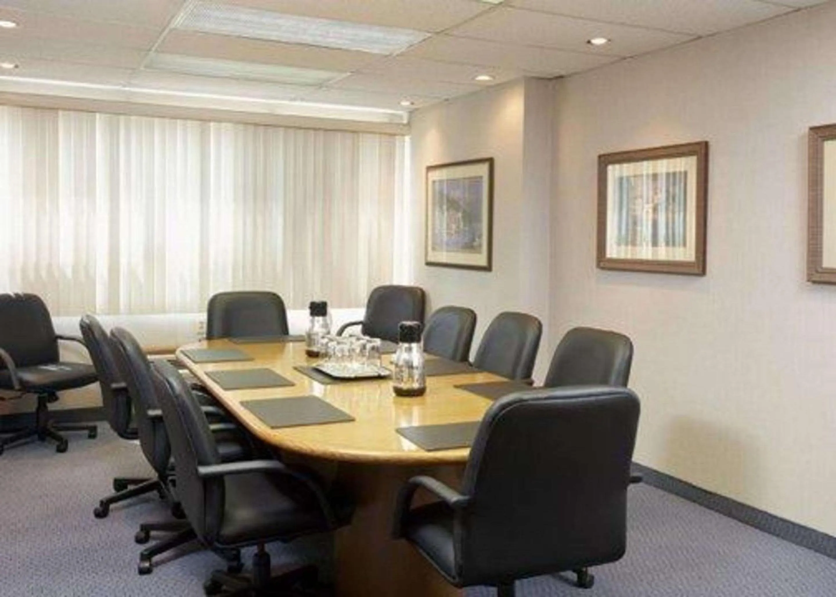 Meeting/conference room in Quality Inn & Suites PE Trudeau Airport