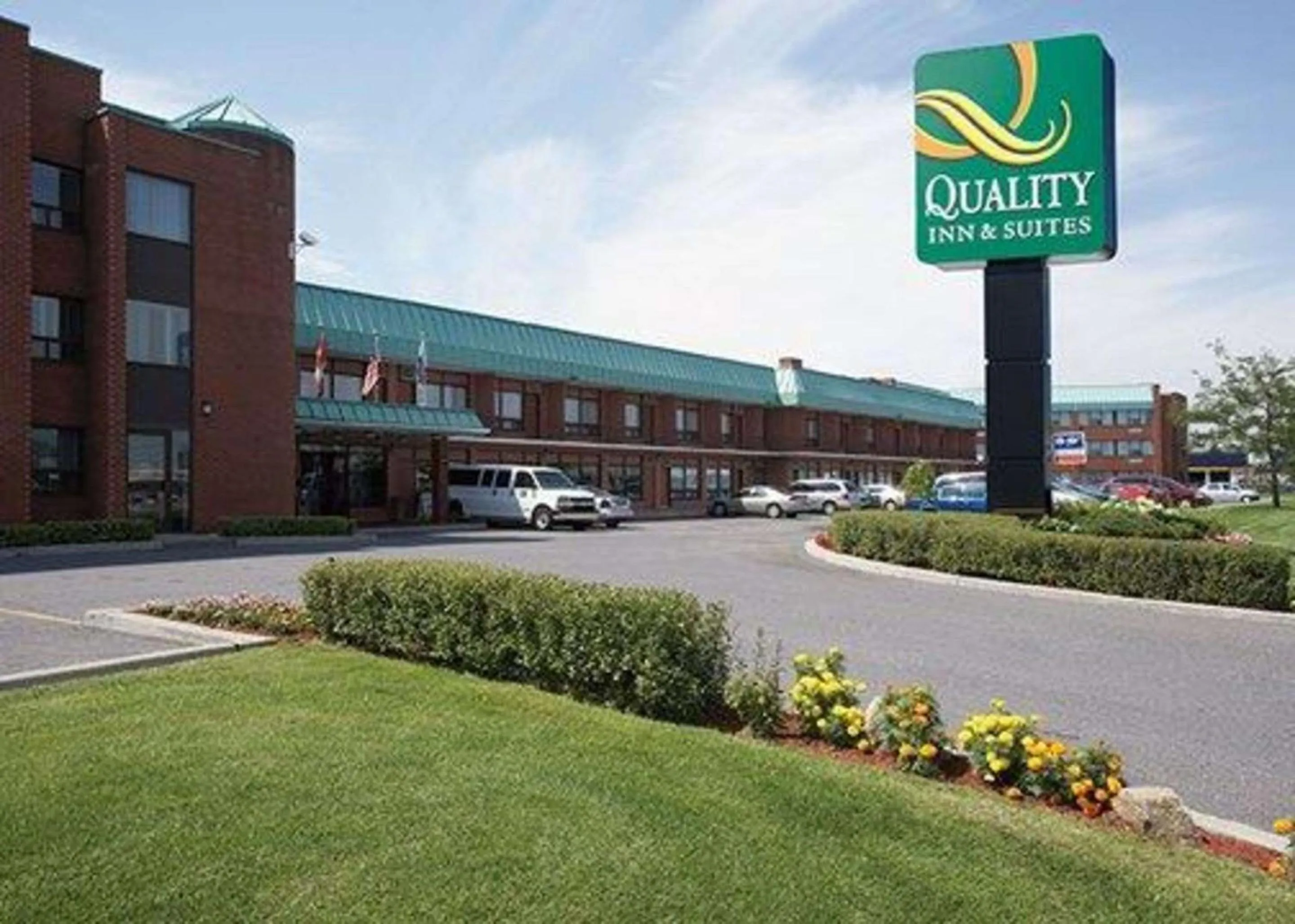 Property building in Quality Inn & Suites PE Trudeau Airport