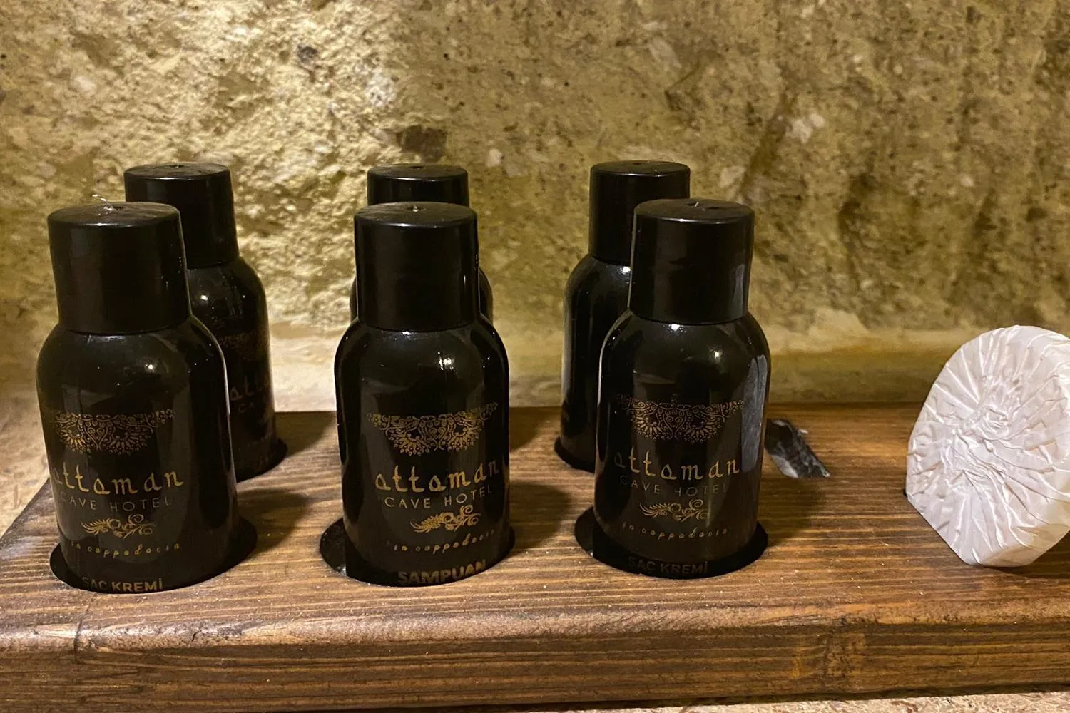 Bathroom in Junior Ottoman Cave