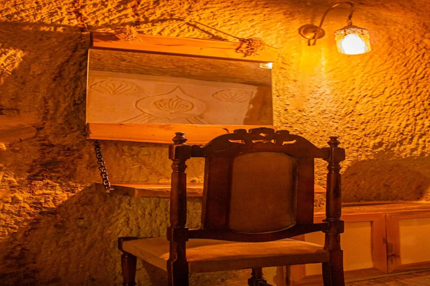Bedroom in Junior Ottoman Cave