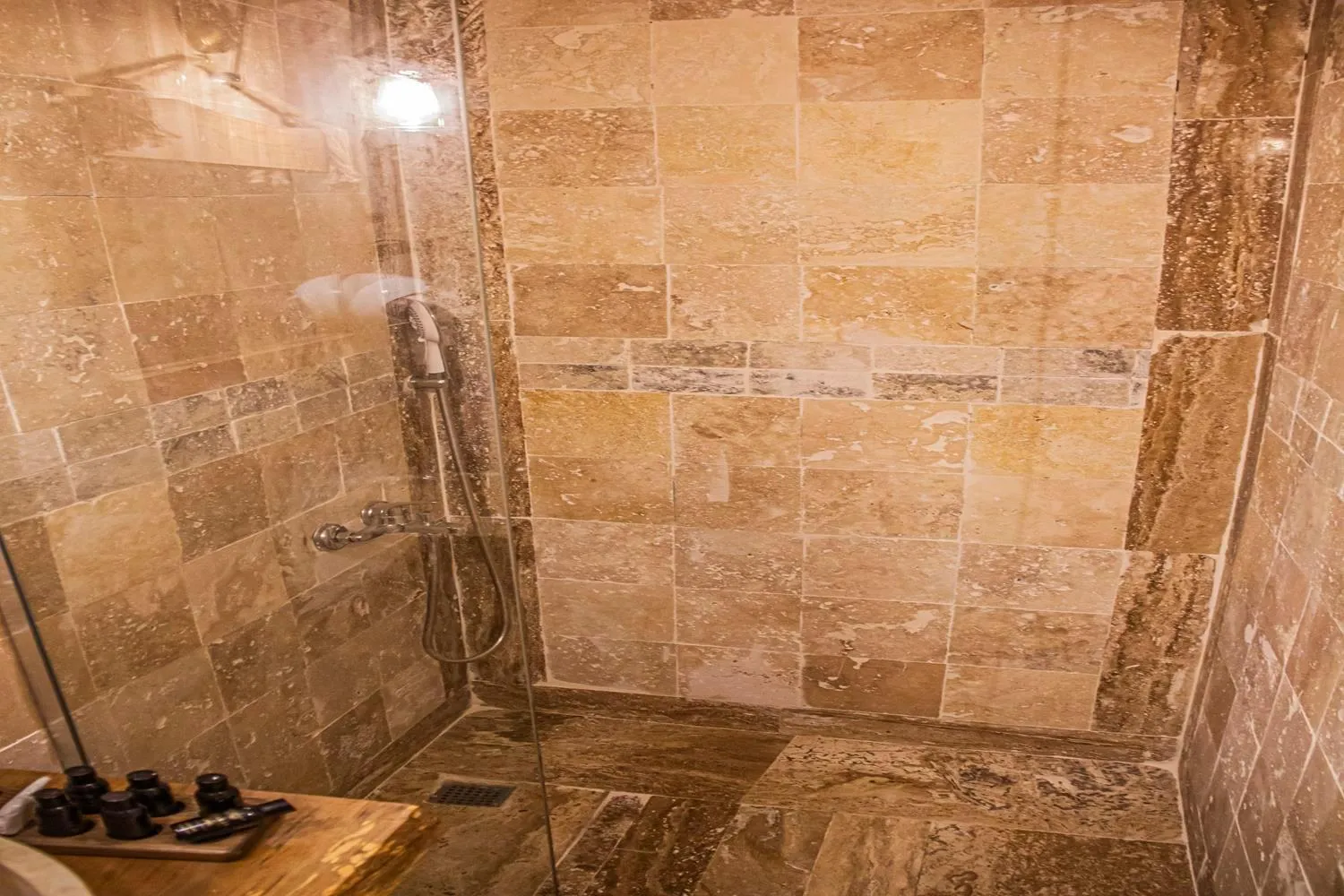 Bathroom in Junior Ottoman Cave