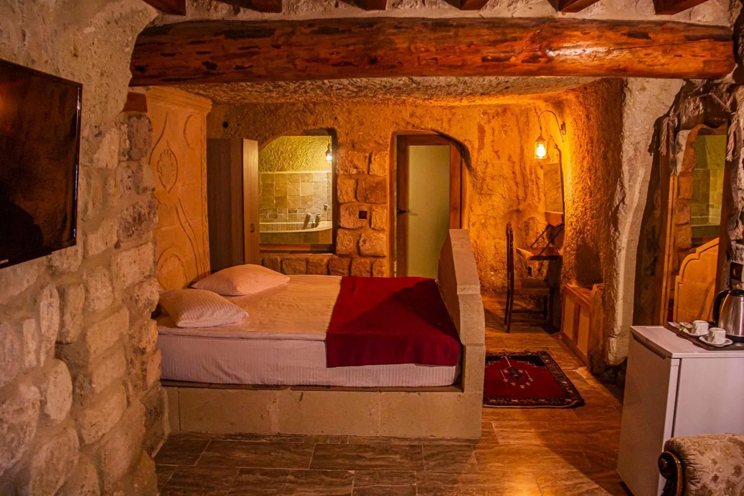 Photo of the whole room, Bed in Junior Ottoman Cave