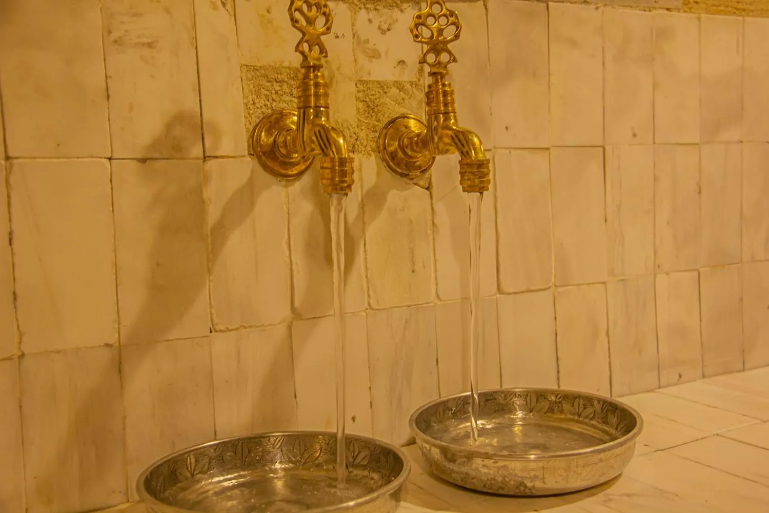 Bathroom in Junior Ottoman Cave