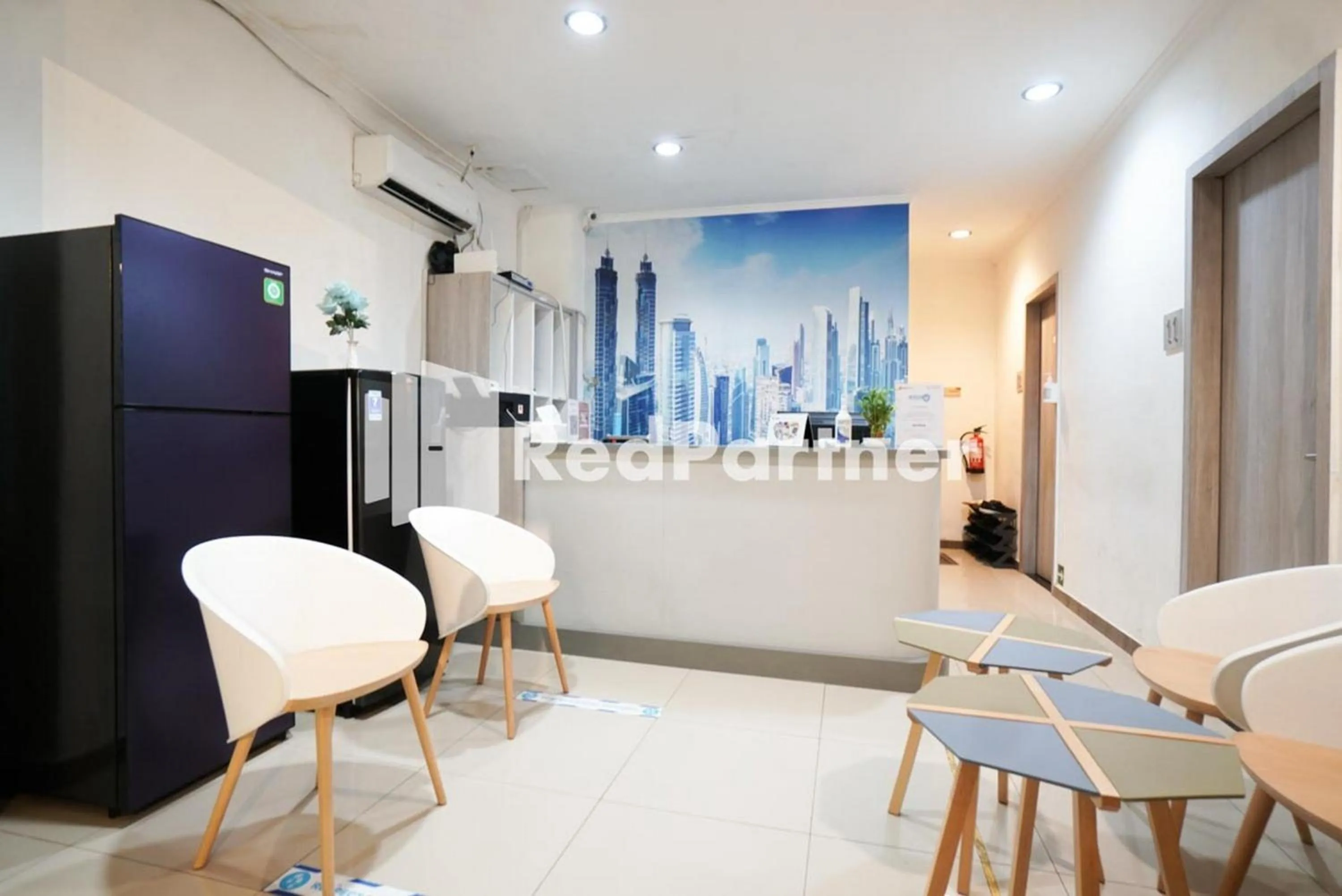 Lobby or reception in Eascot Hotel Mitra RedDoorz