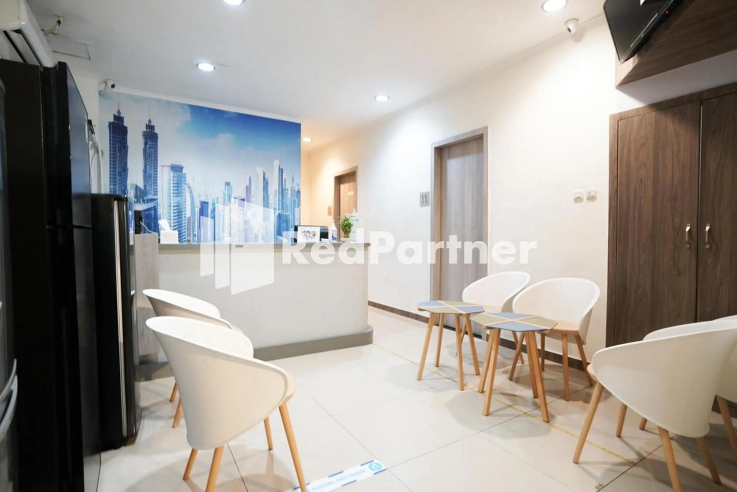 Lobby or reception in Eascot Hotel Mitra RedDoorz