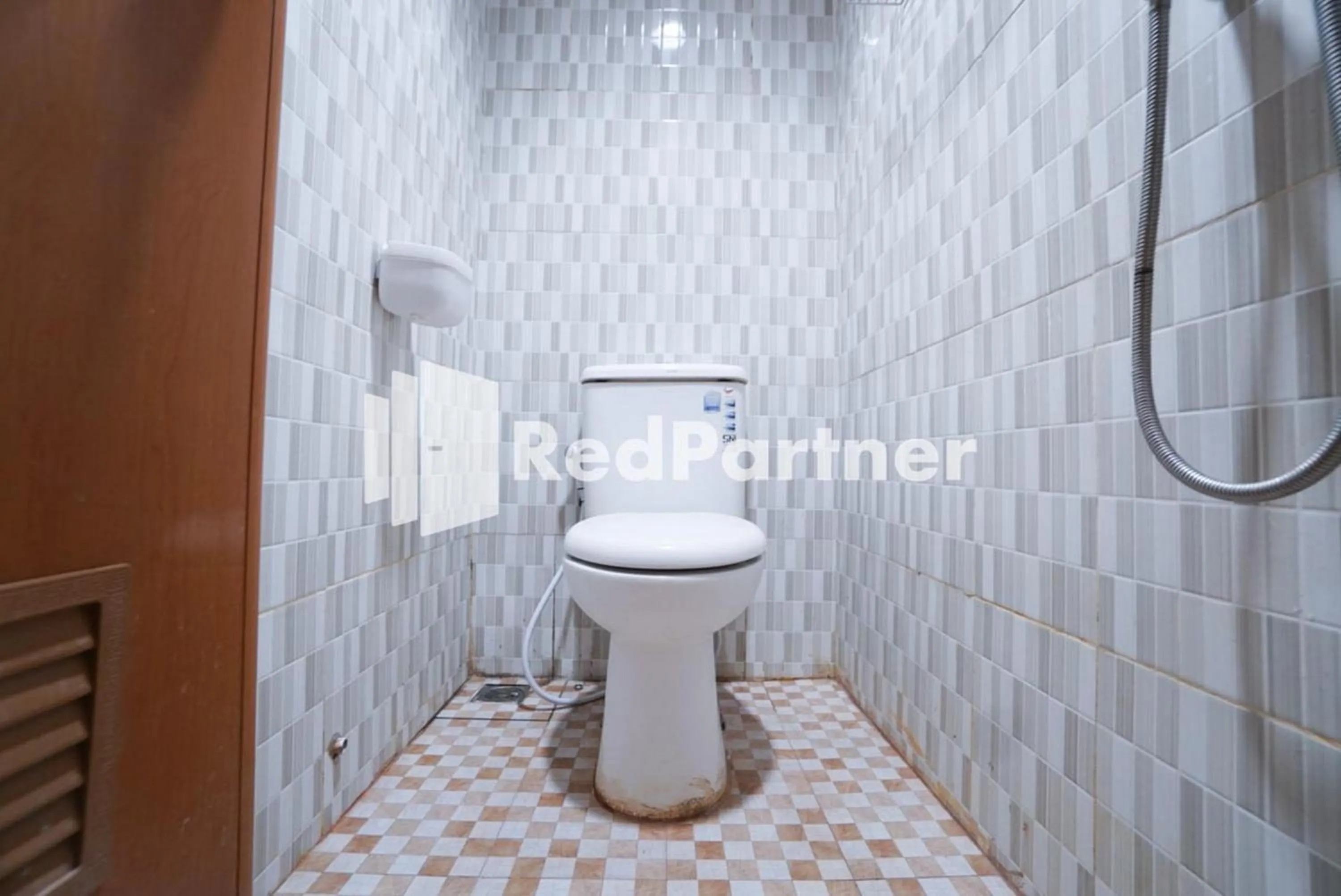 Bathroom in Eascot Hotel Mitra RedDoorz