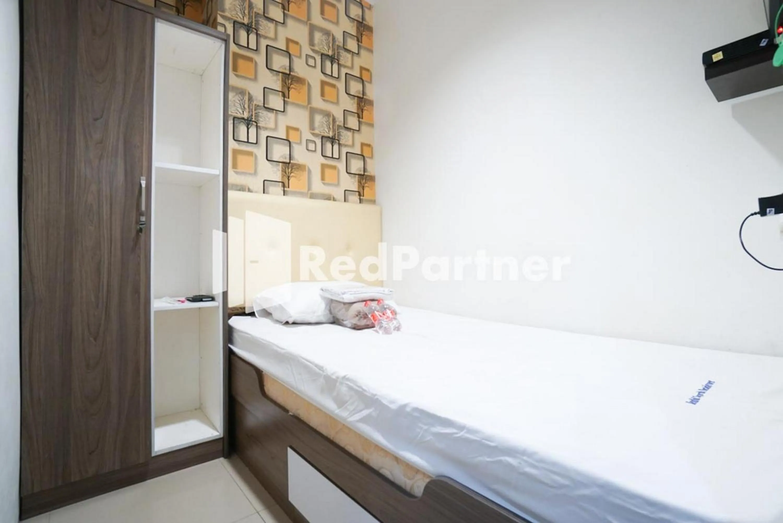 Bedroom, Bed in Eascot Hotel Mitra RedDoorz