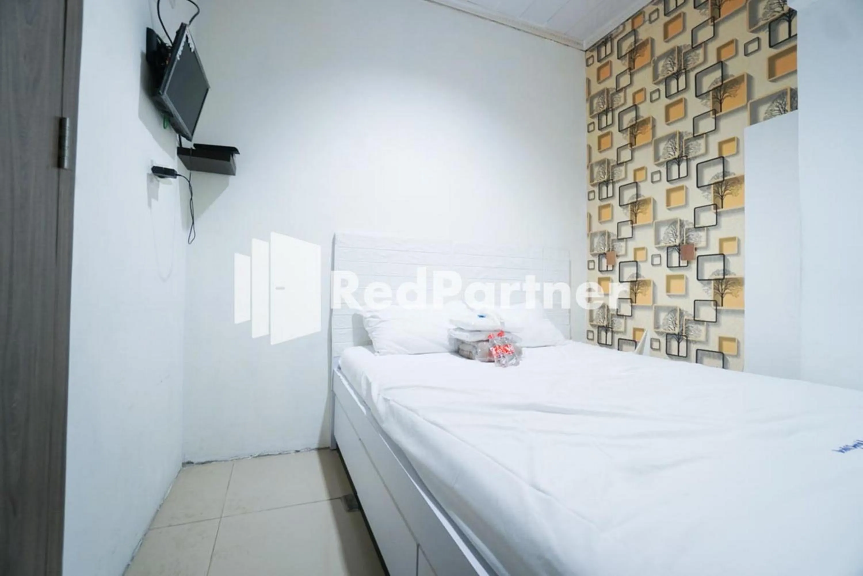 Bedroom, Bed in Eascot Hotel Mitra RedDoorz