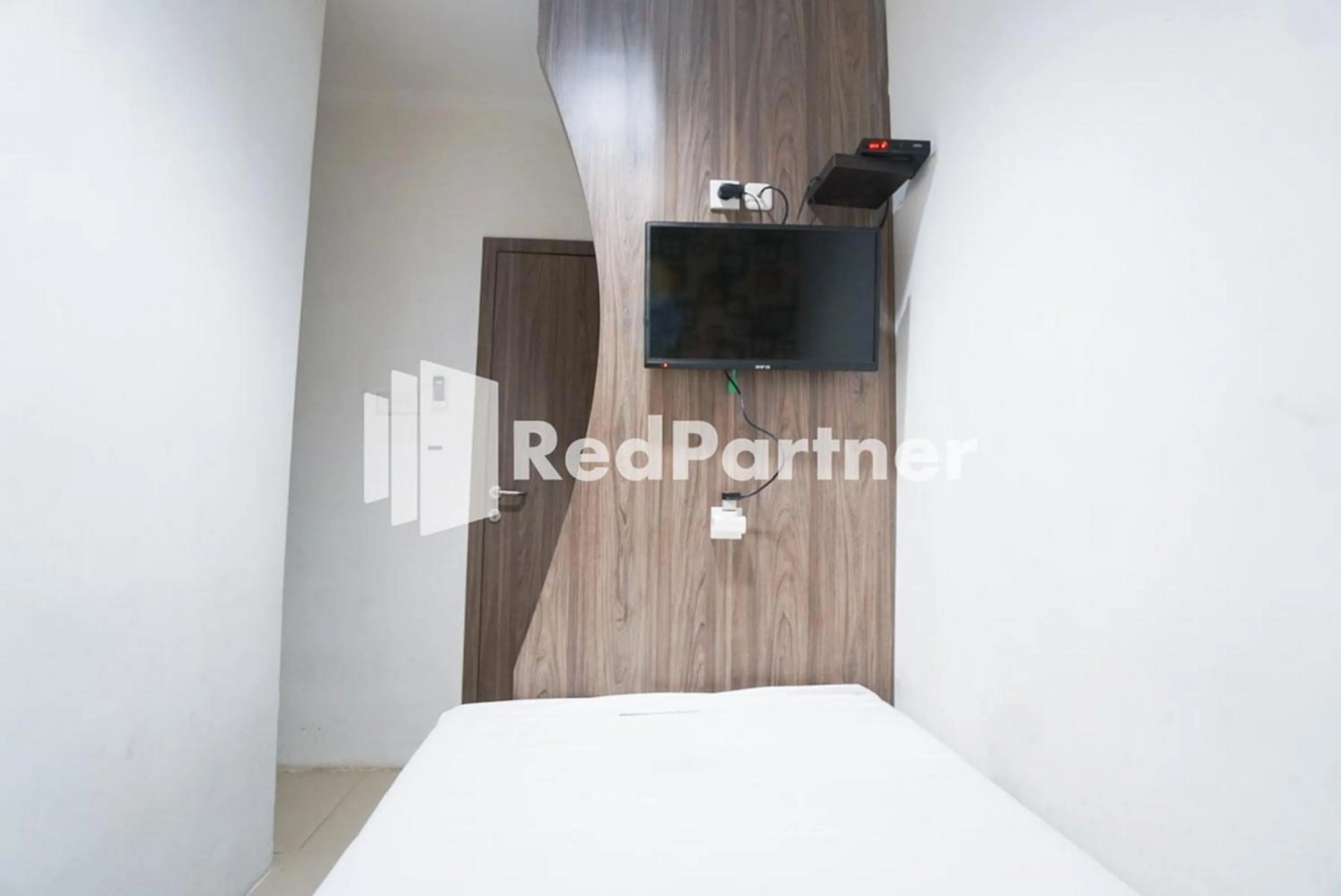 Bedroom, Bed in Eascot Hotel Mitra RedDoorz