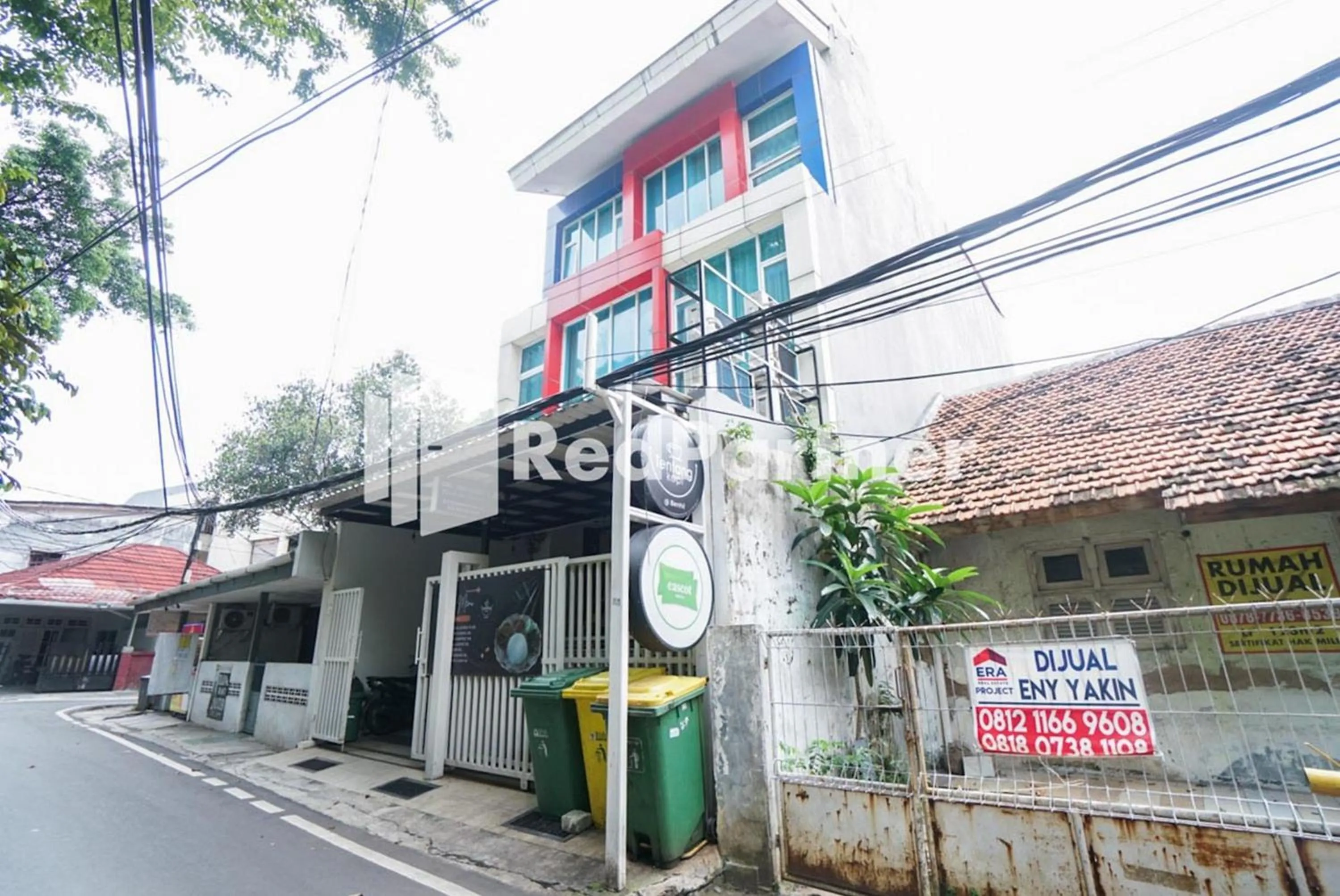 Property building in Eascot Hotel Mitra RedDoorz