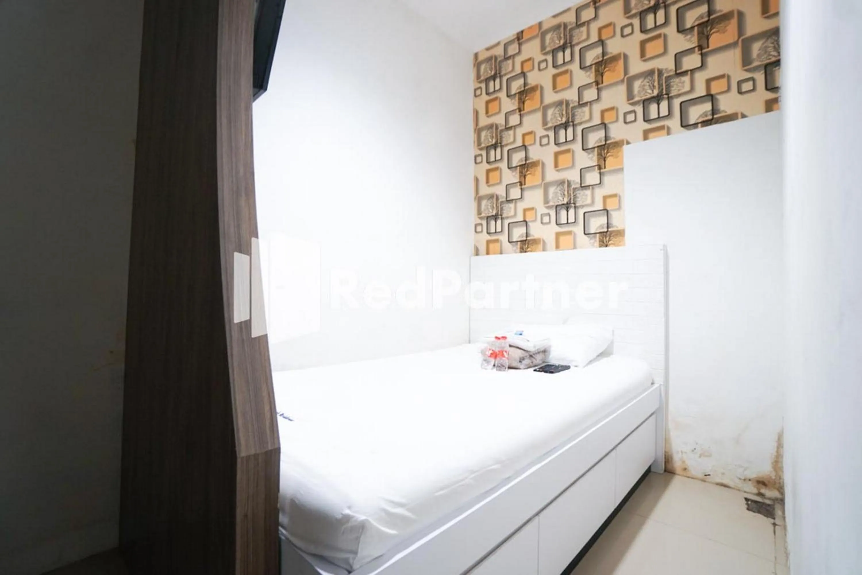 Bedroom, Bed in Eascot Hotel Mitra RedDoorz