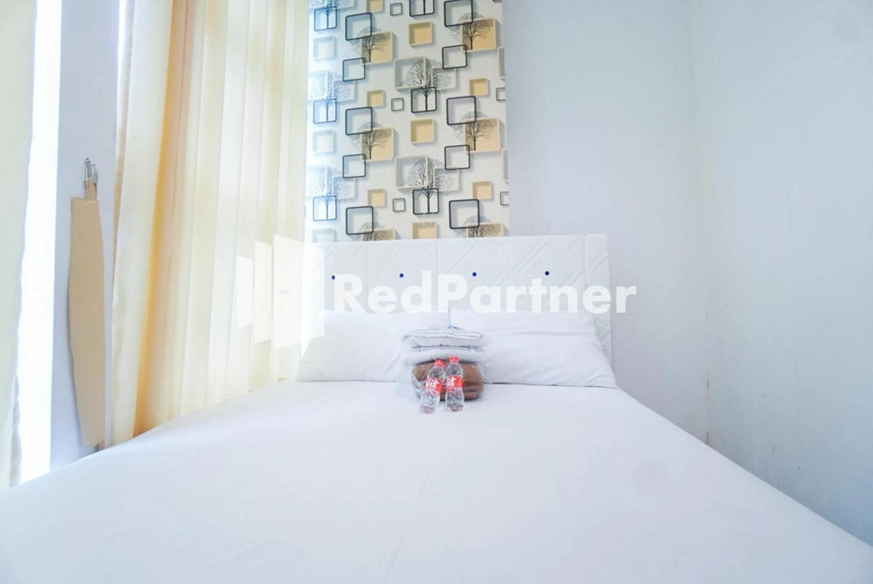 Bedroom, Bed in Eascot Hotel Mitra RedDoorz