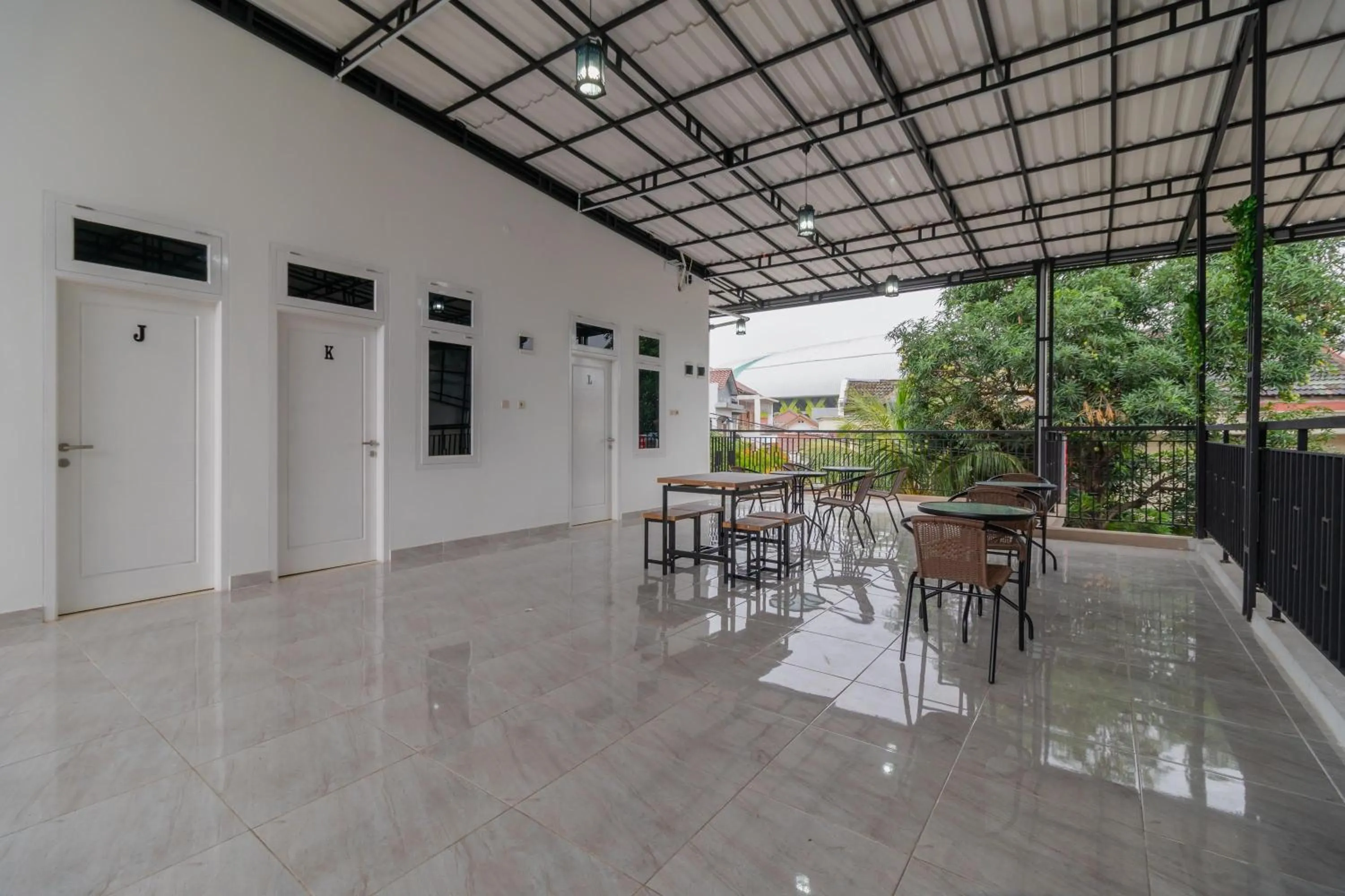 RedDoorz Syariah near Summarecon Mall Bekasi