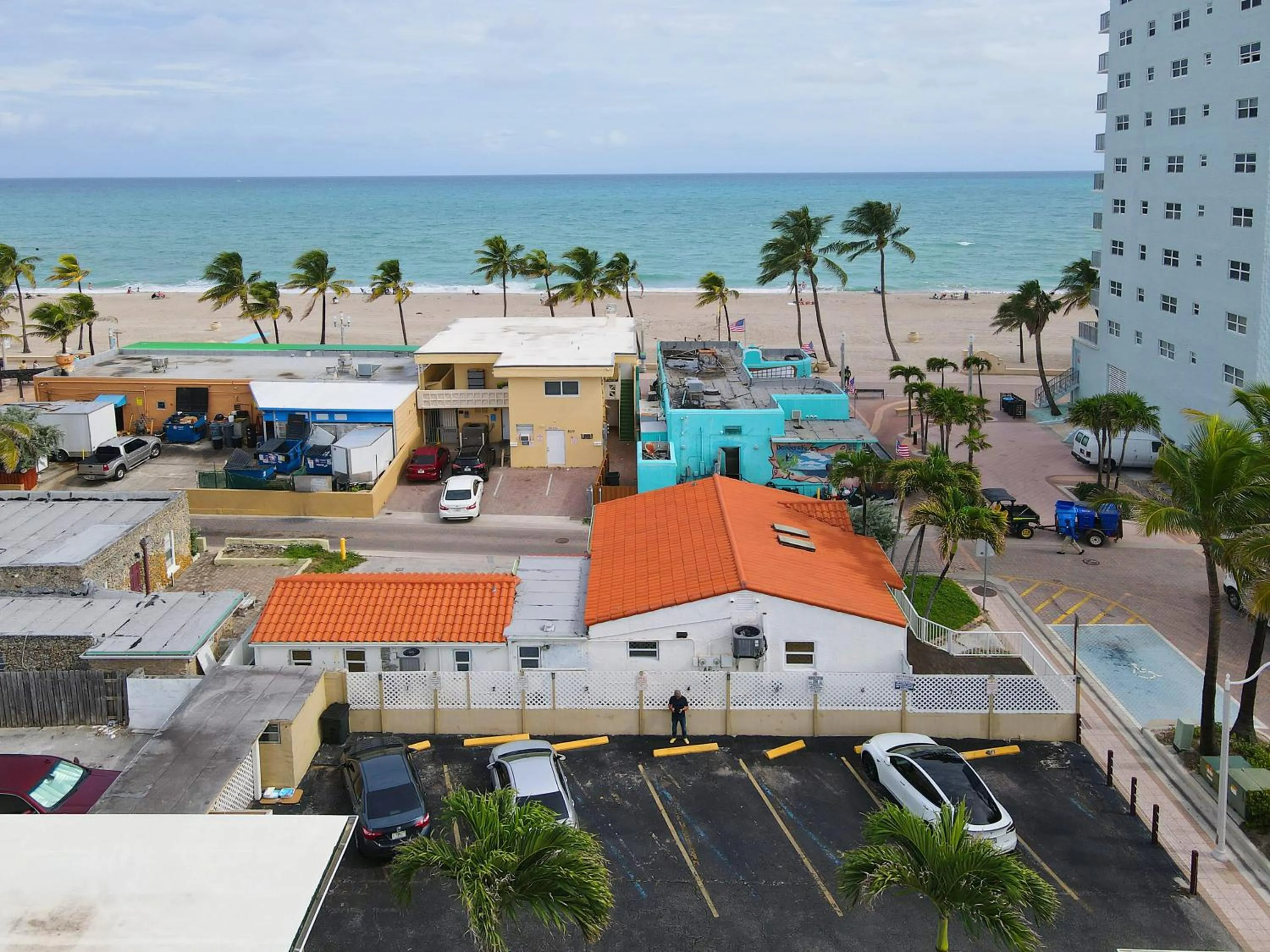 Parking in Tropic Isle Hotel & Apartment