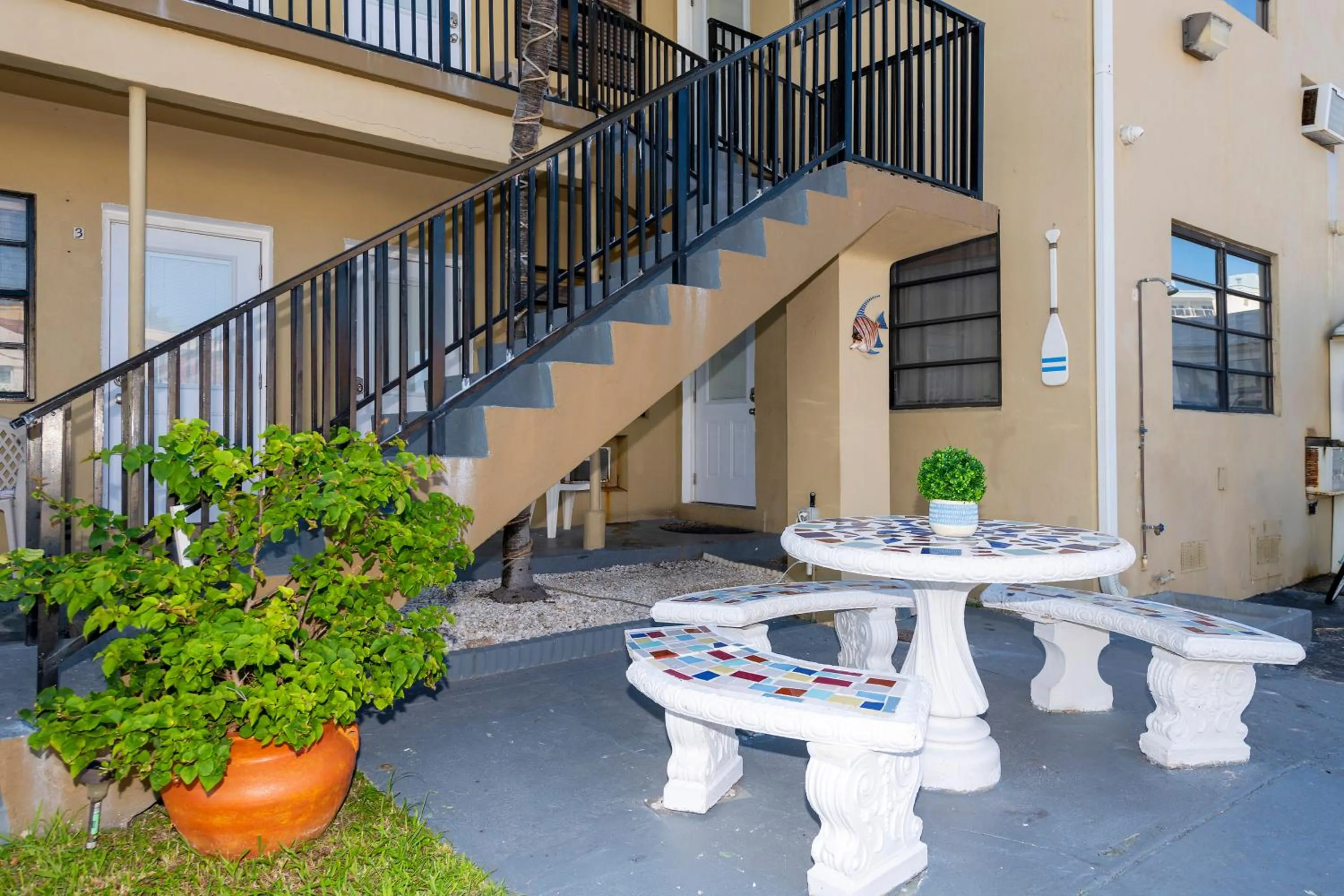 Patio in Tropic Isle Hotel & Apartment