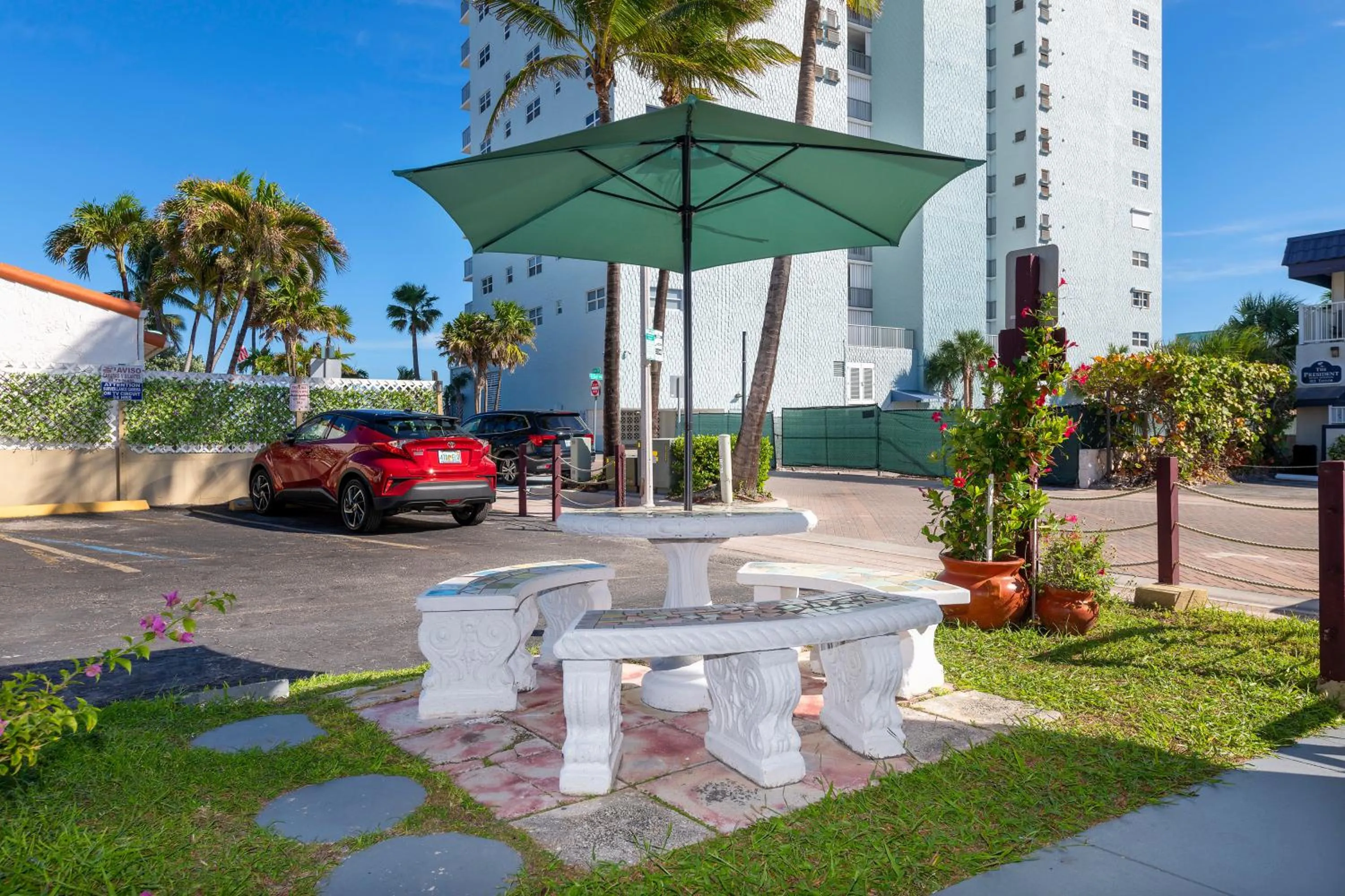 Tropic Isle Hotel & Apartment