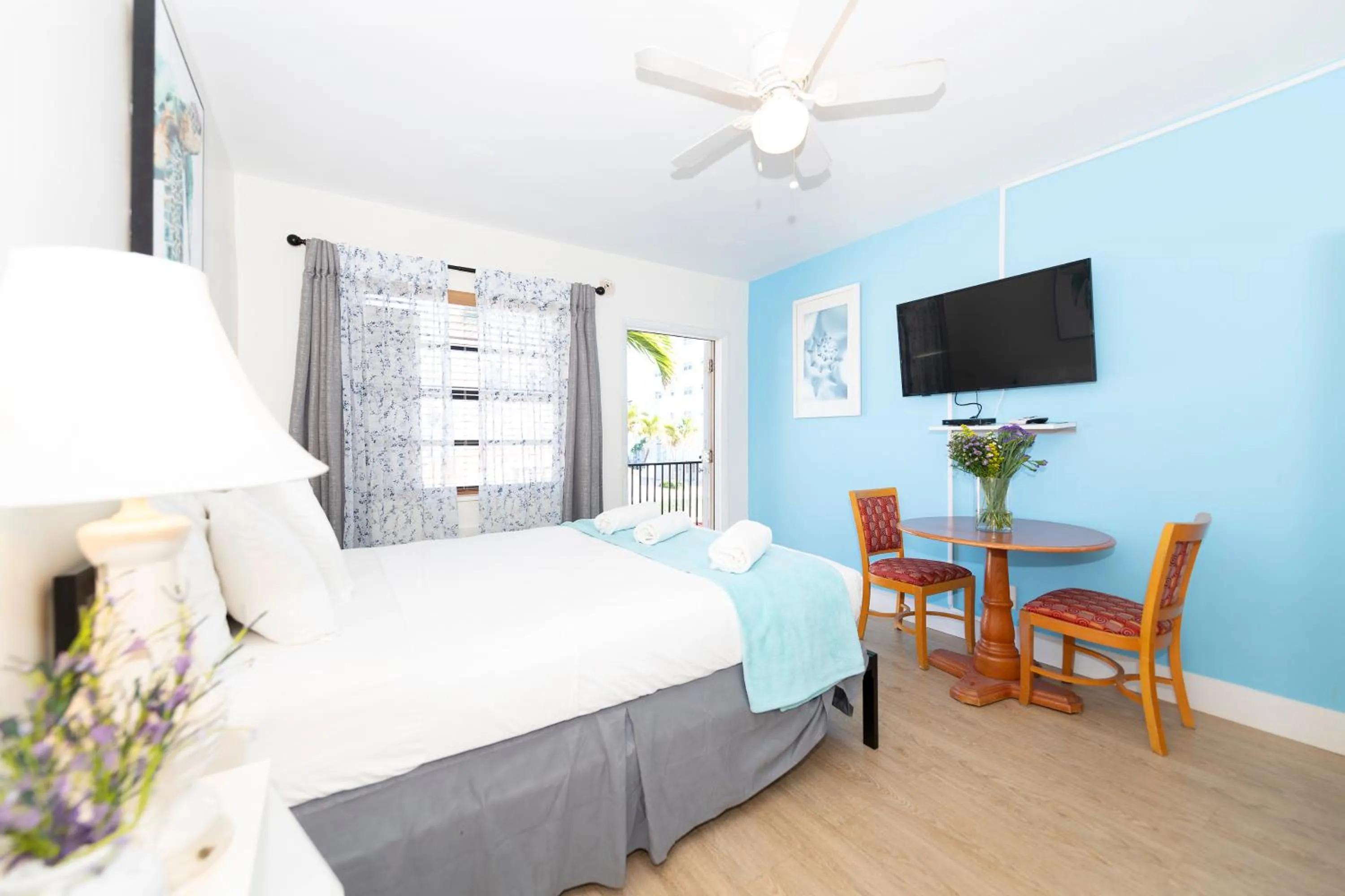 Bed in Tropic Isle Hotel & Apartment