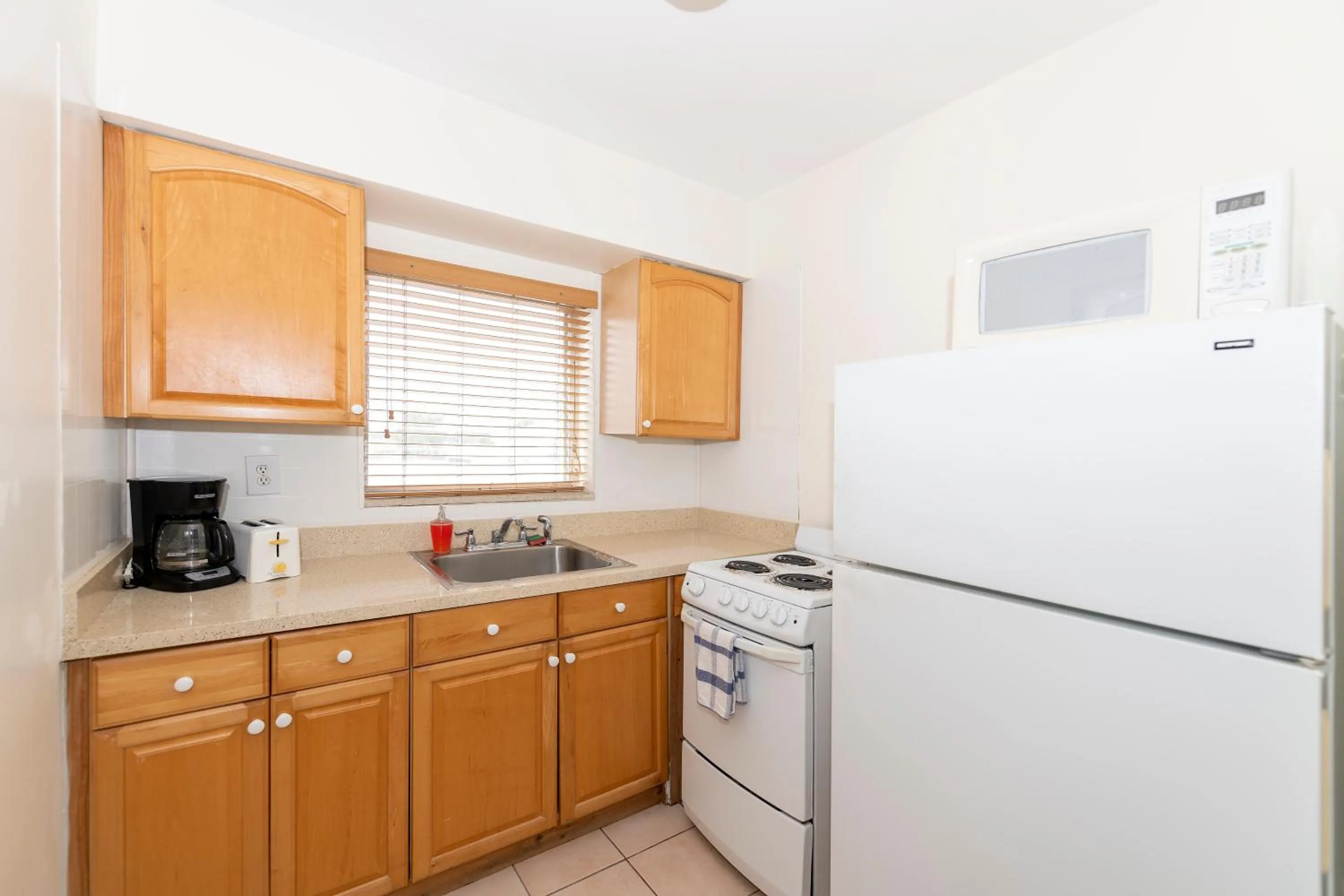 Kitchen or kitchenette in Tropic Isle Hotel & Apartment