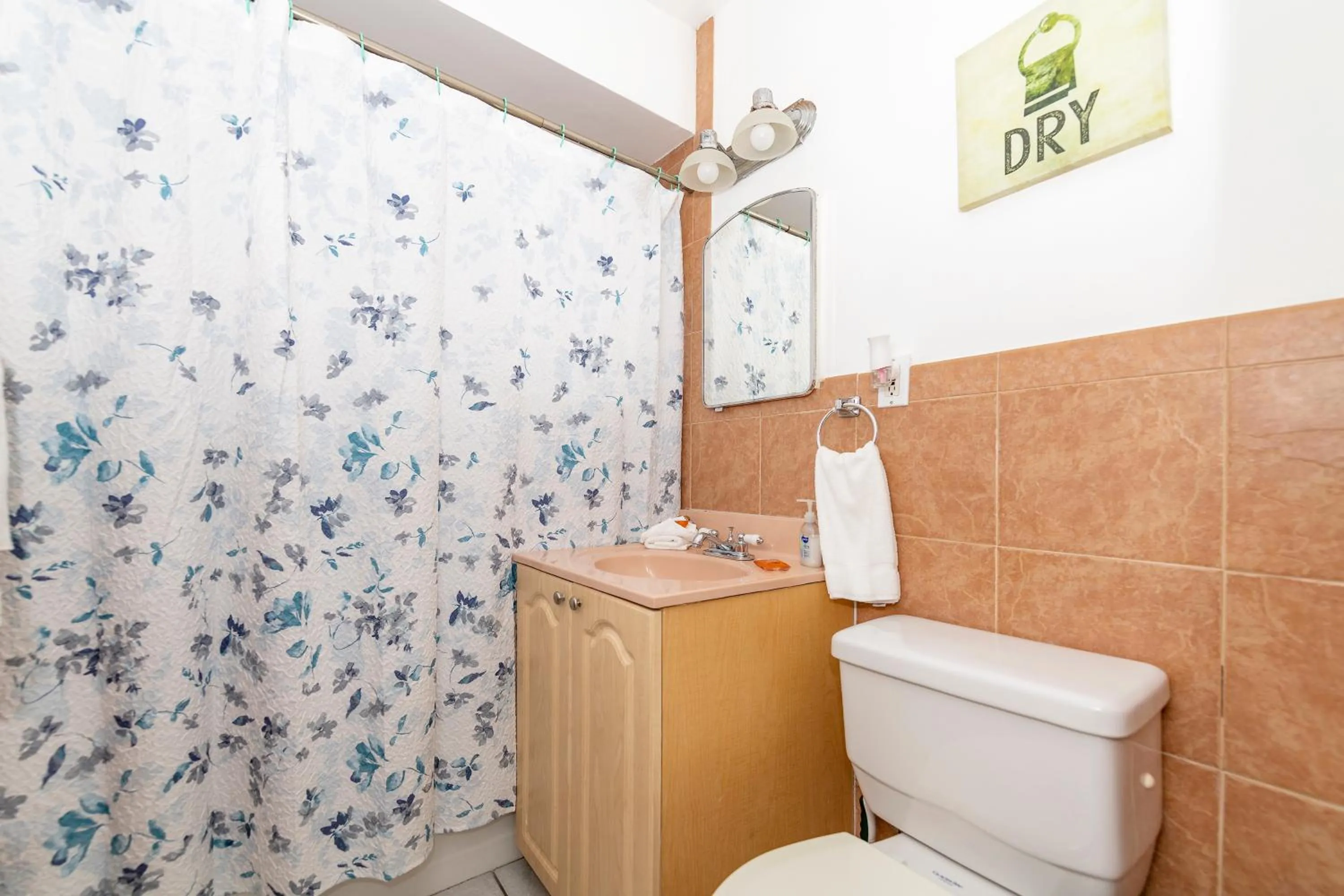 Tropic Isle Hotel & Apartment