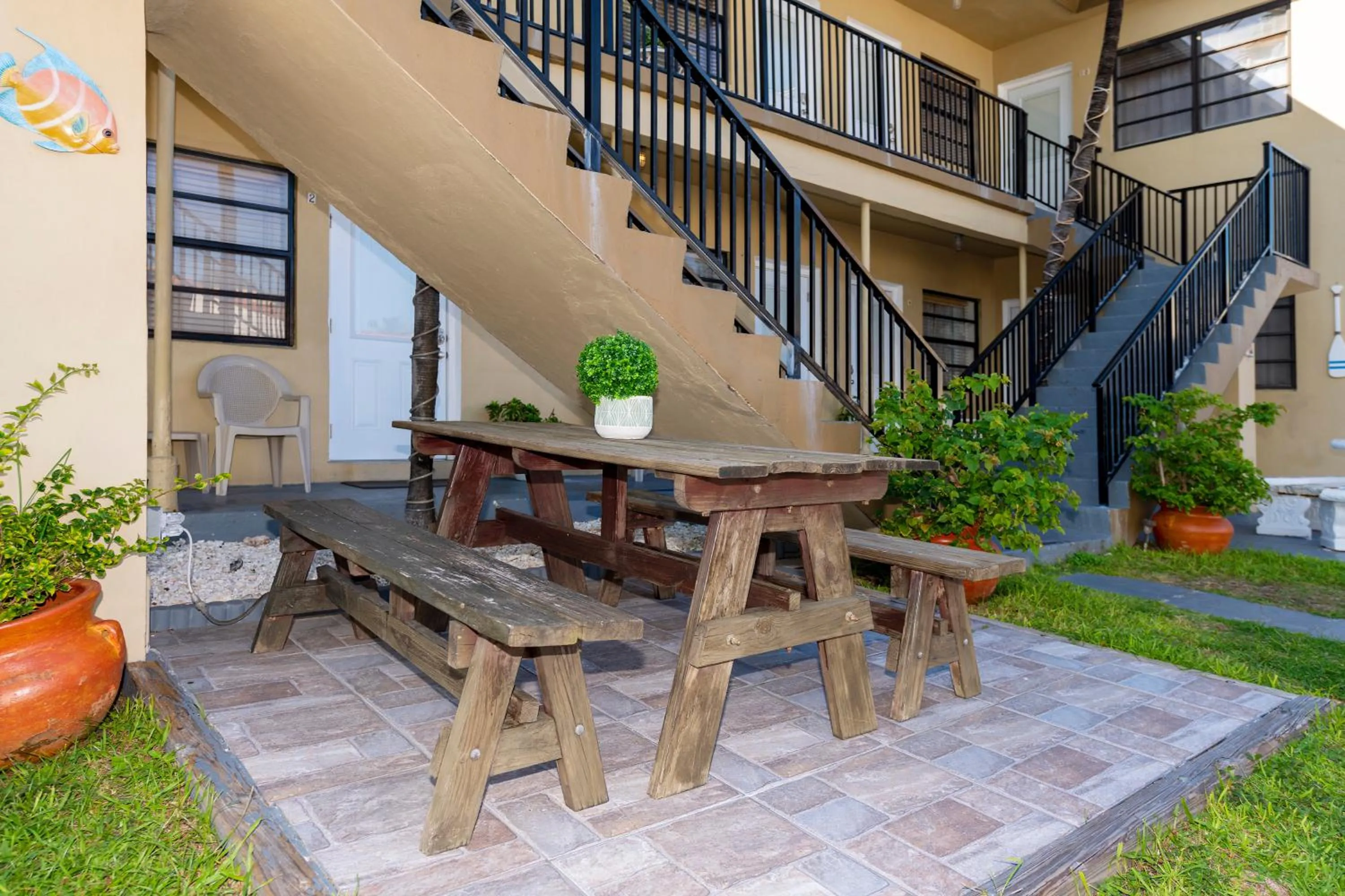 Patio in Tropic Isle Hotel & Apartment