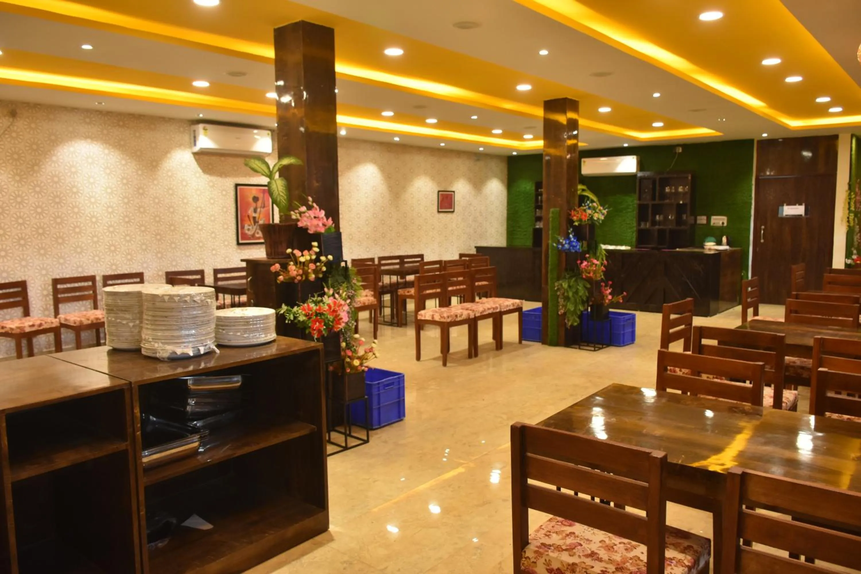 Restaurant/places to eat in Hotel Aurelia Pearl