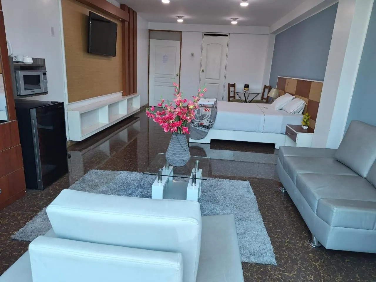 Photo of the whole room, Bed in San Isidro Grand Hotel