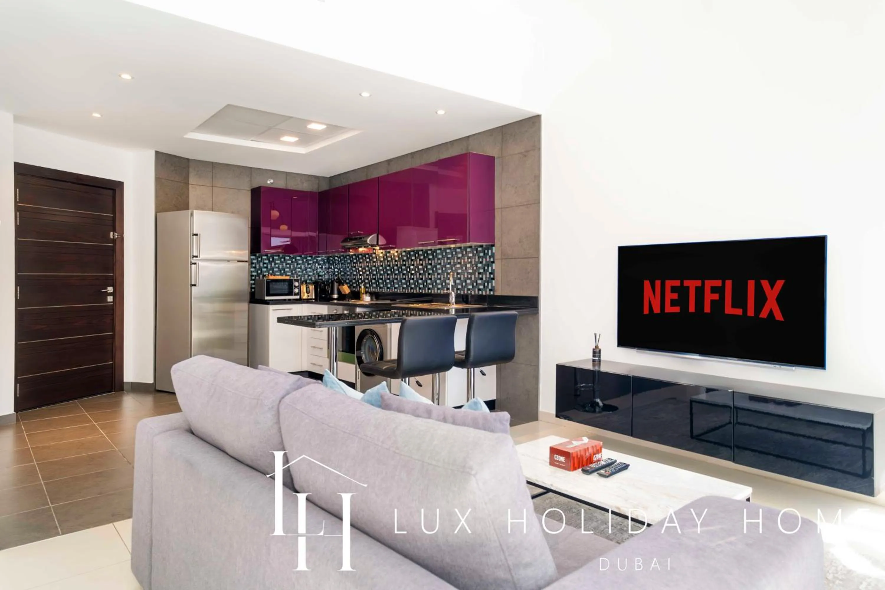 TV and multimedia in LUX The Cayan Superior Suite 2, Dubai Marina