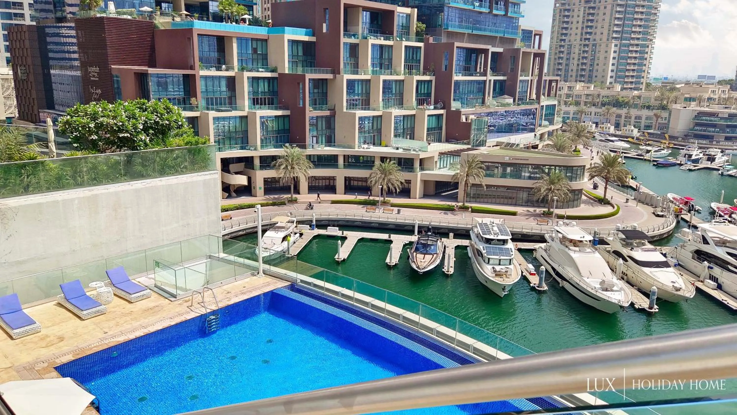 Lake view in LUX The Cayan Superior Suite 2, Dubai Marina