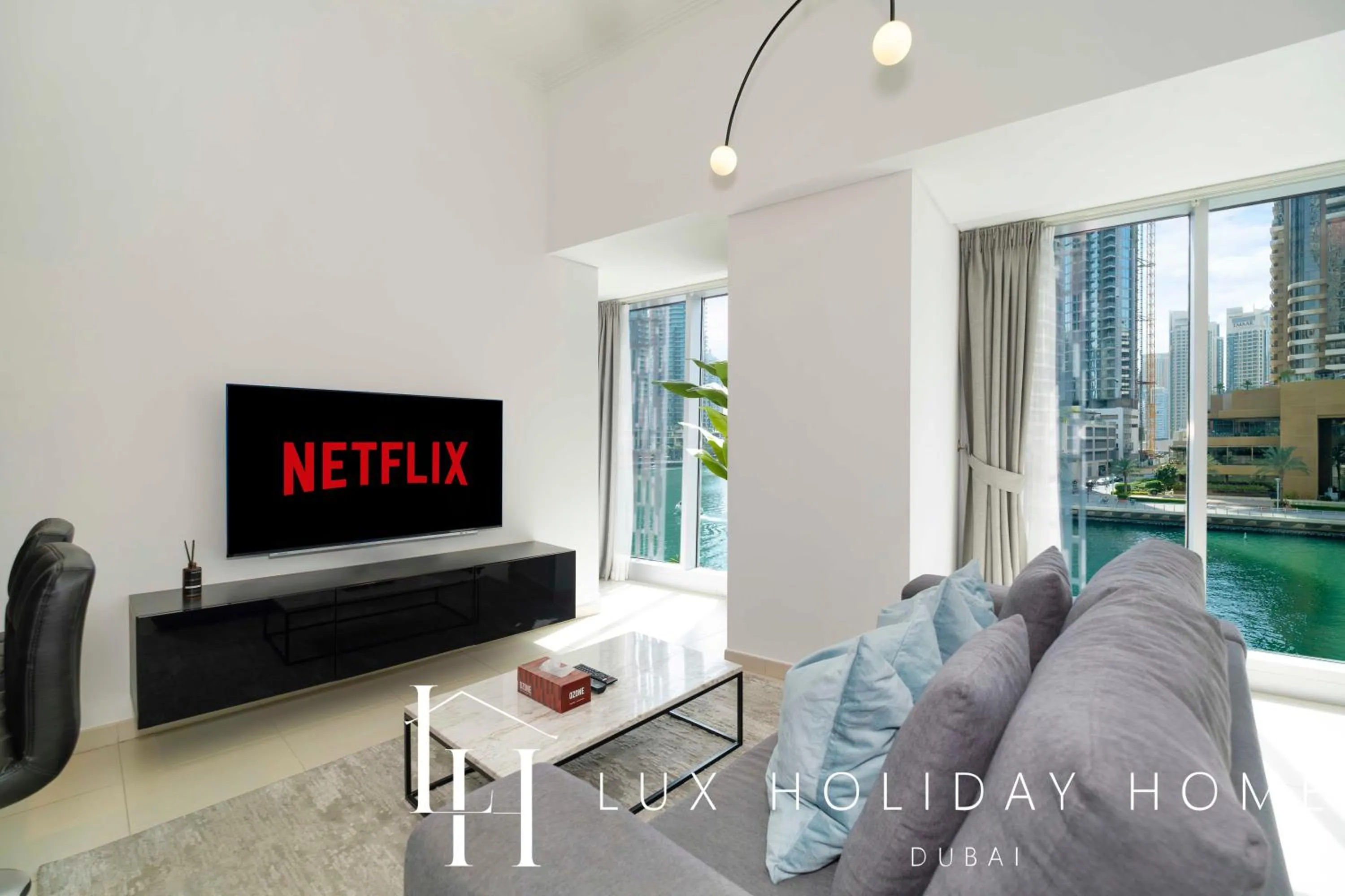 TV and multimedia in LUX The Cayan Superior Suite 2, Dubai Marina