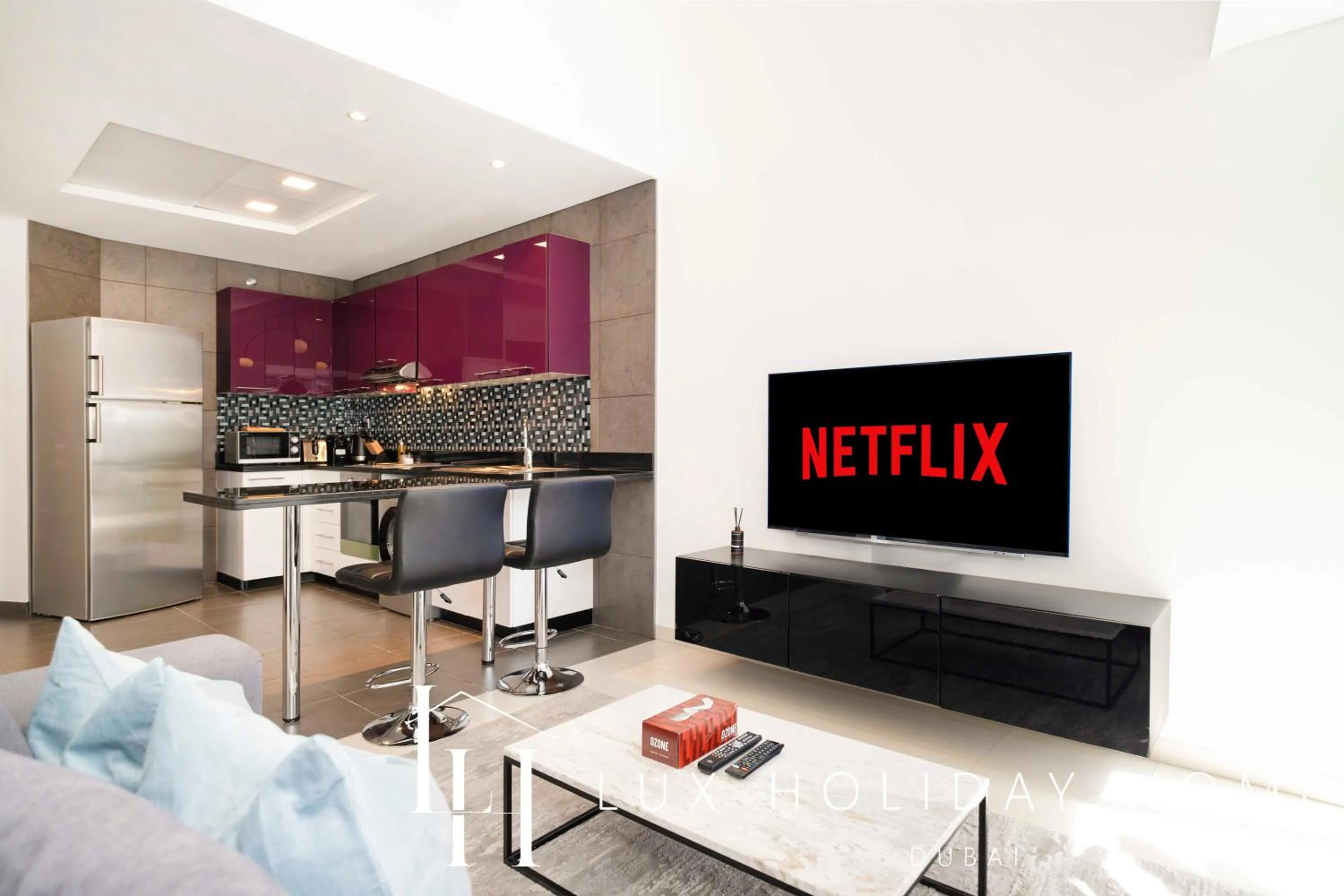 TV and multimedia in LUX The Cayan Superior Suite 2, Dubai Marina