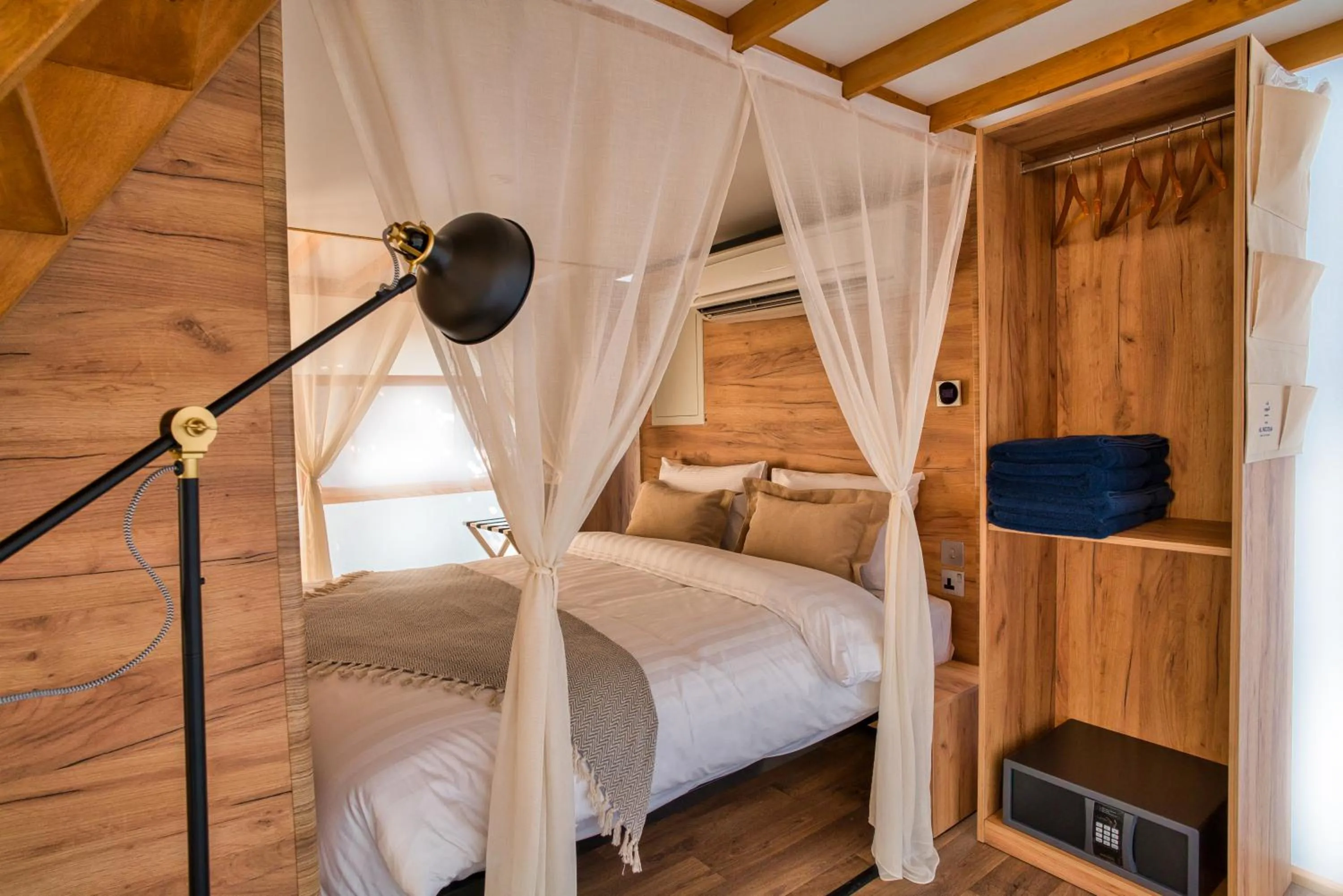 Bed in Bab Al Nojoum Hudayriyat Camp