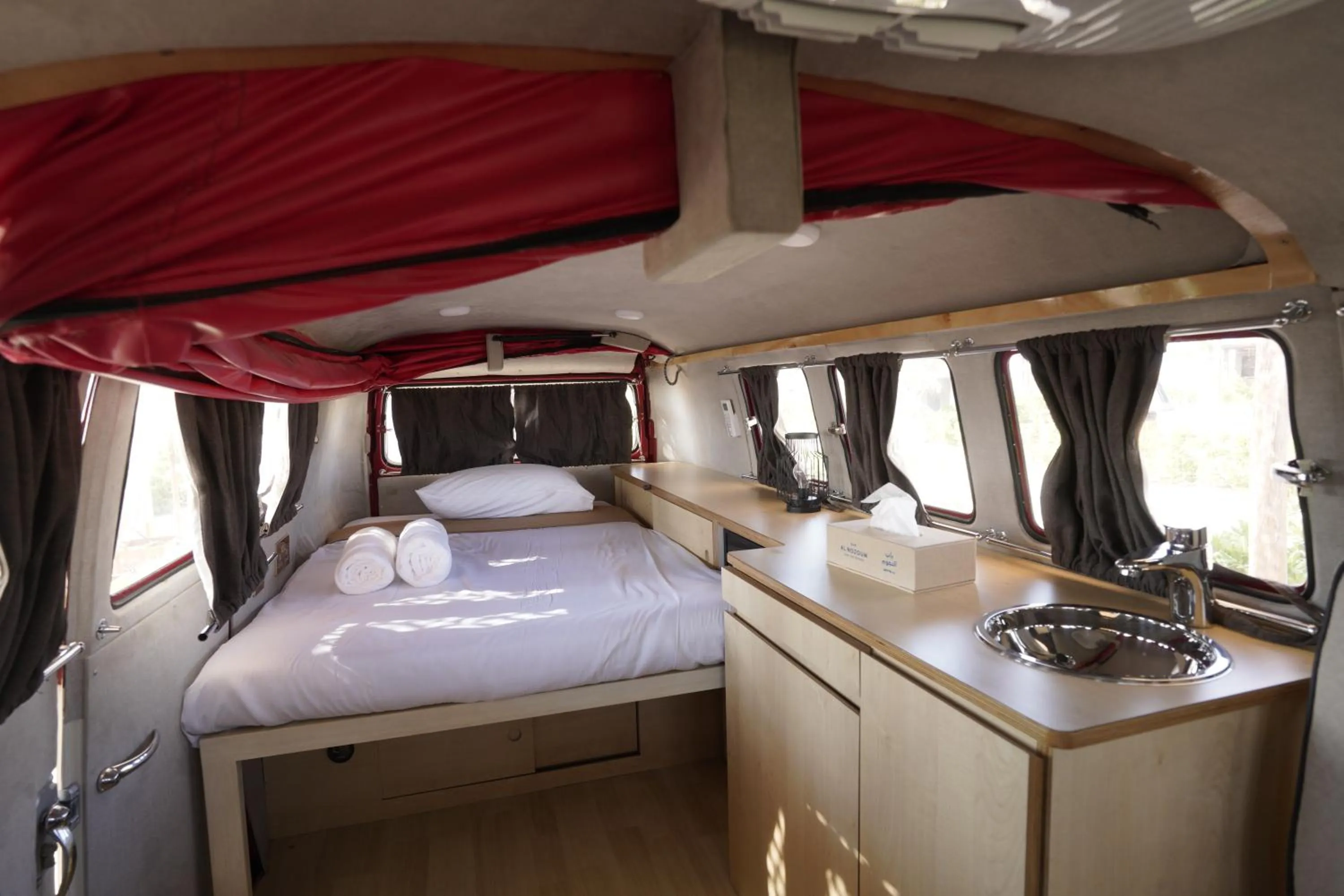 Coffee/tea facilities, Bed in Bab Al Nojoum Hudayriyat Camp