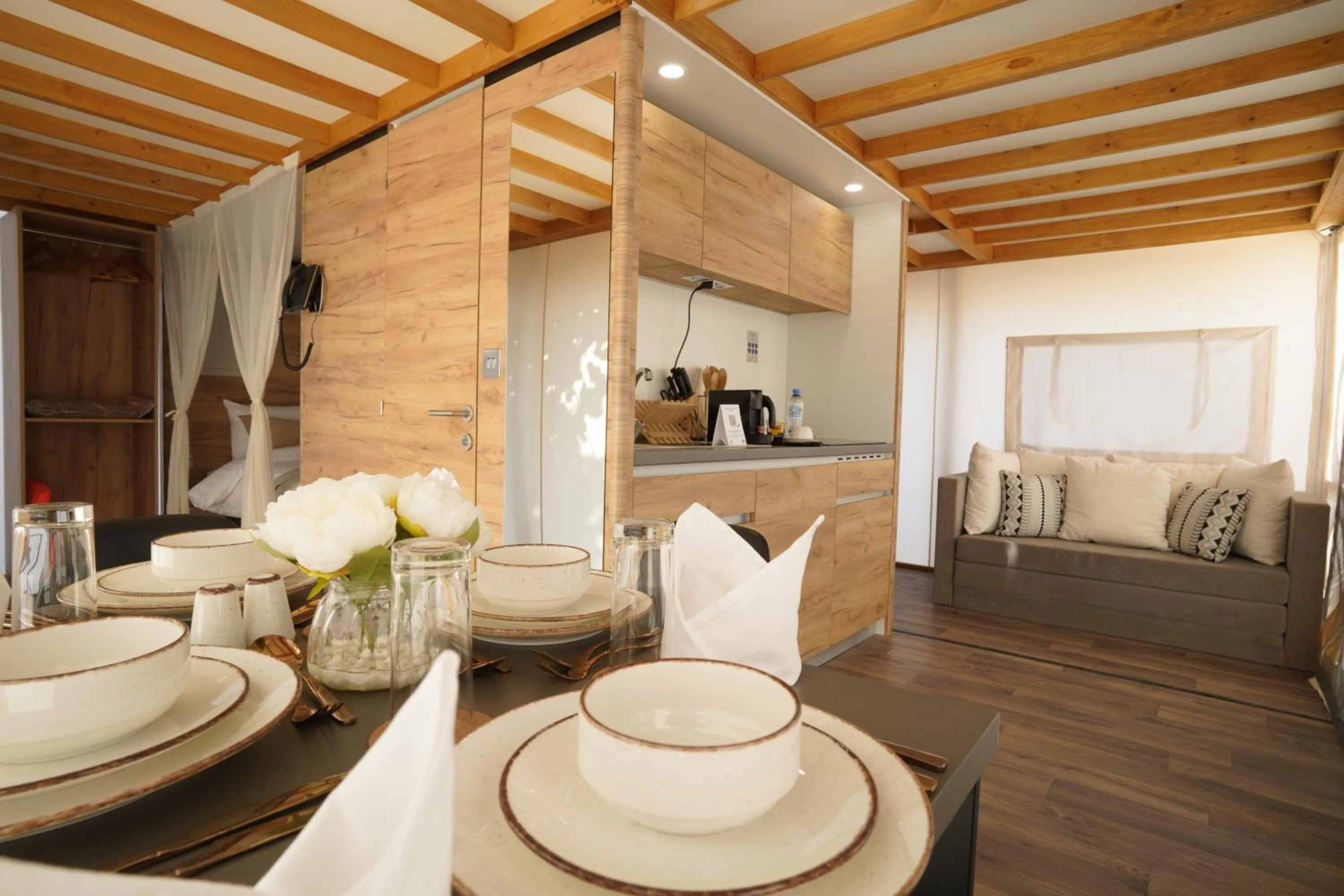 Kitchen or kitchenette in Bab Al Nojoum Hudayriyat Camp