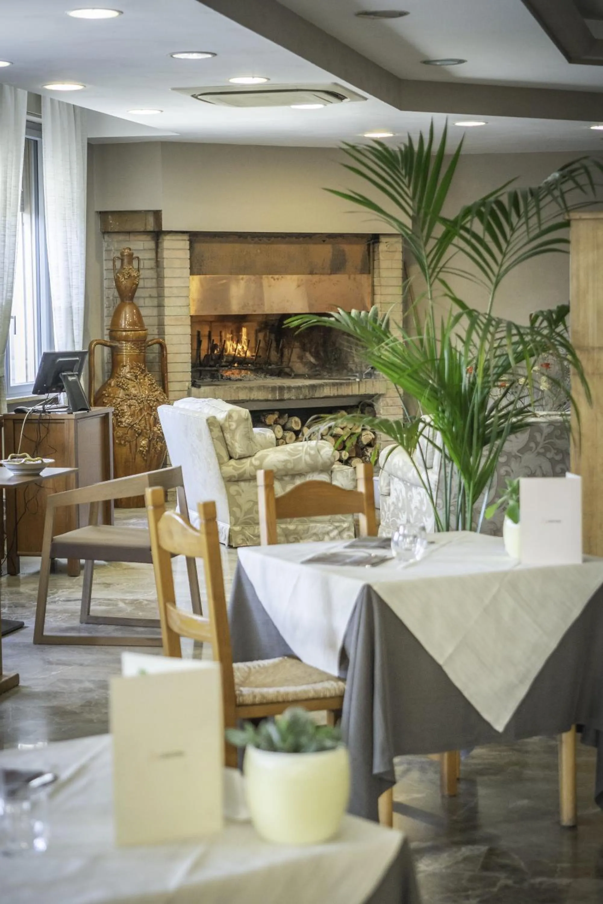 Restaurant/places to eat in L'Anfora