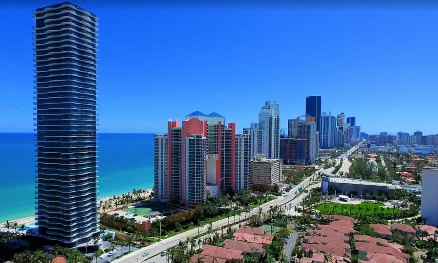 Location in Beach Apartment at Condo-hotel