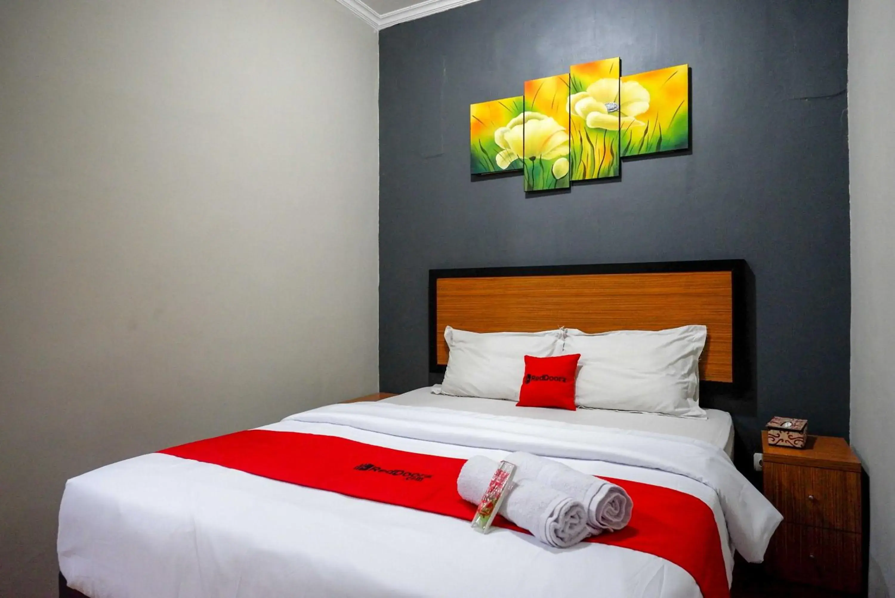 Superior Double Room in RedDoorz Plus near Amplaz Yogyakarta Superior Double Room in RedDoorz Plus near Amplaz Yogyakarta