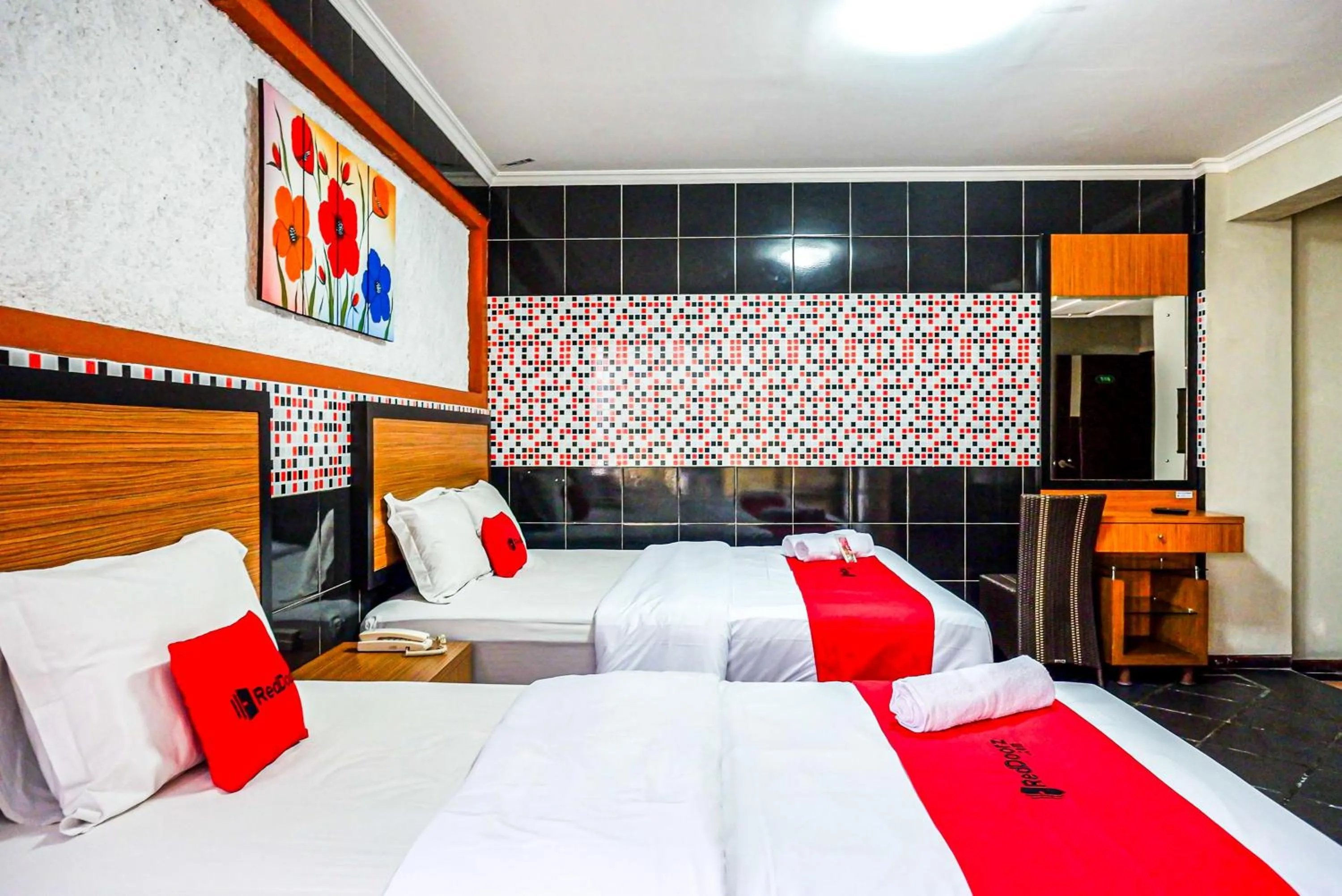 Bedroom, Bed in RedDoorz Plus near Amplaz Yogyakarta