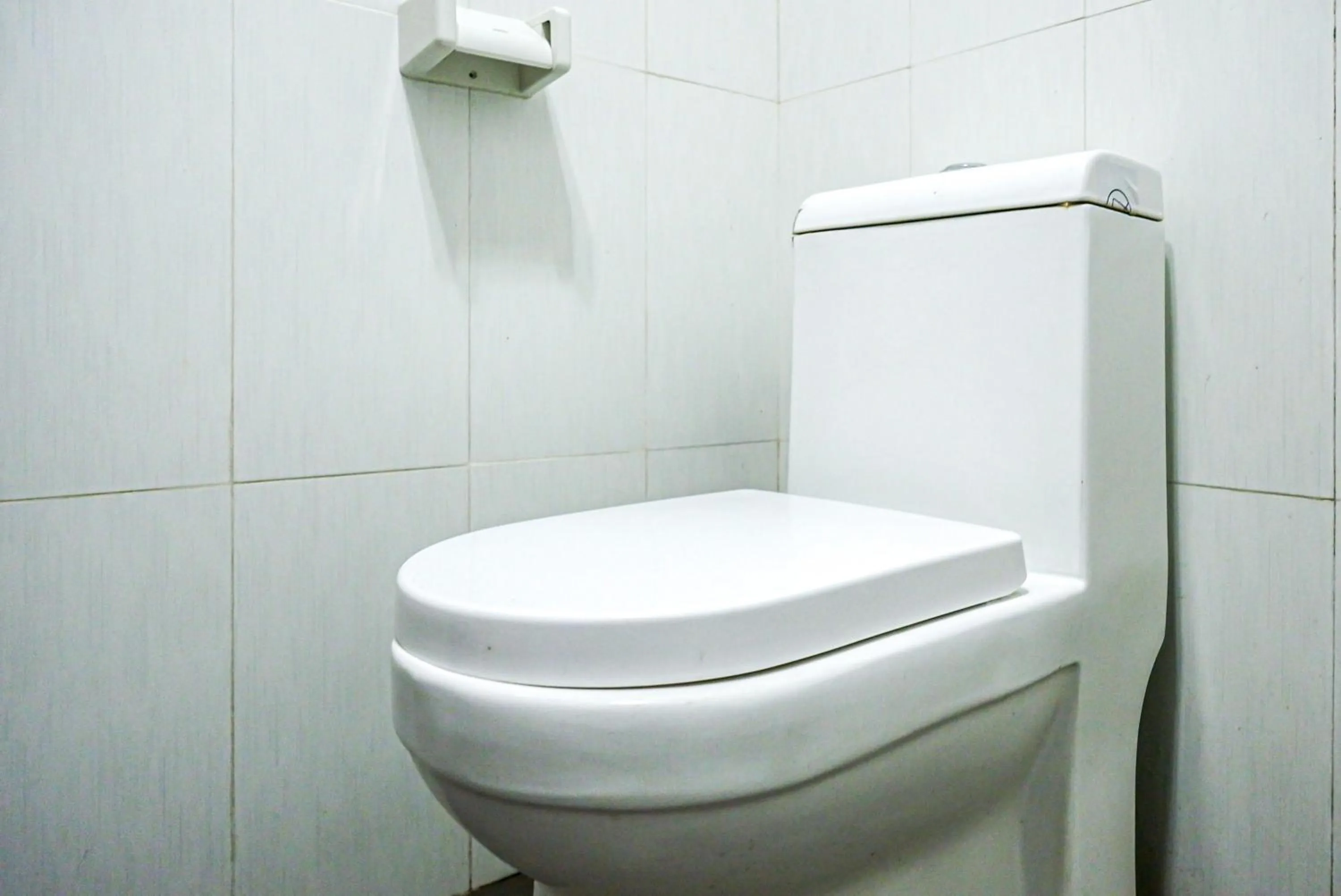 Bathroom in RedDoorz Plus near Amplaz Yogyakarta