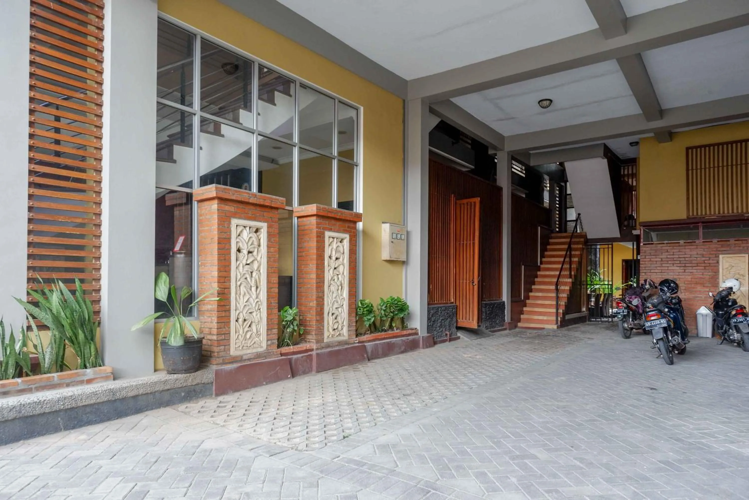 Parking in RedDoorz Plus near Amplaz Yogyakarta