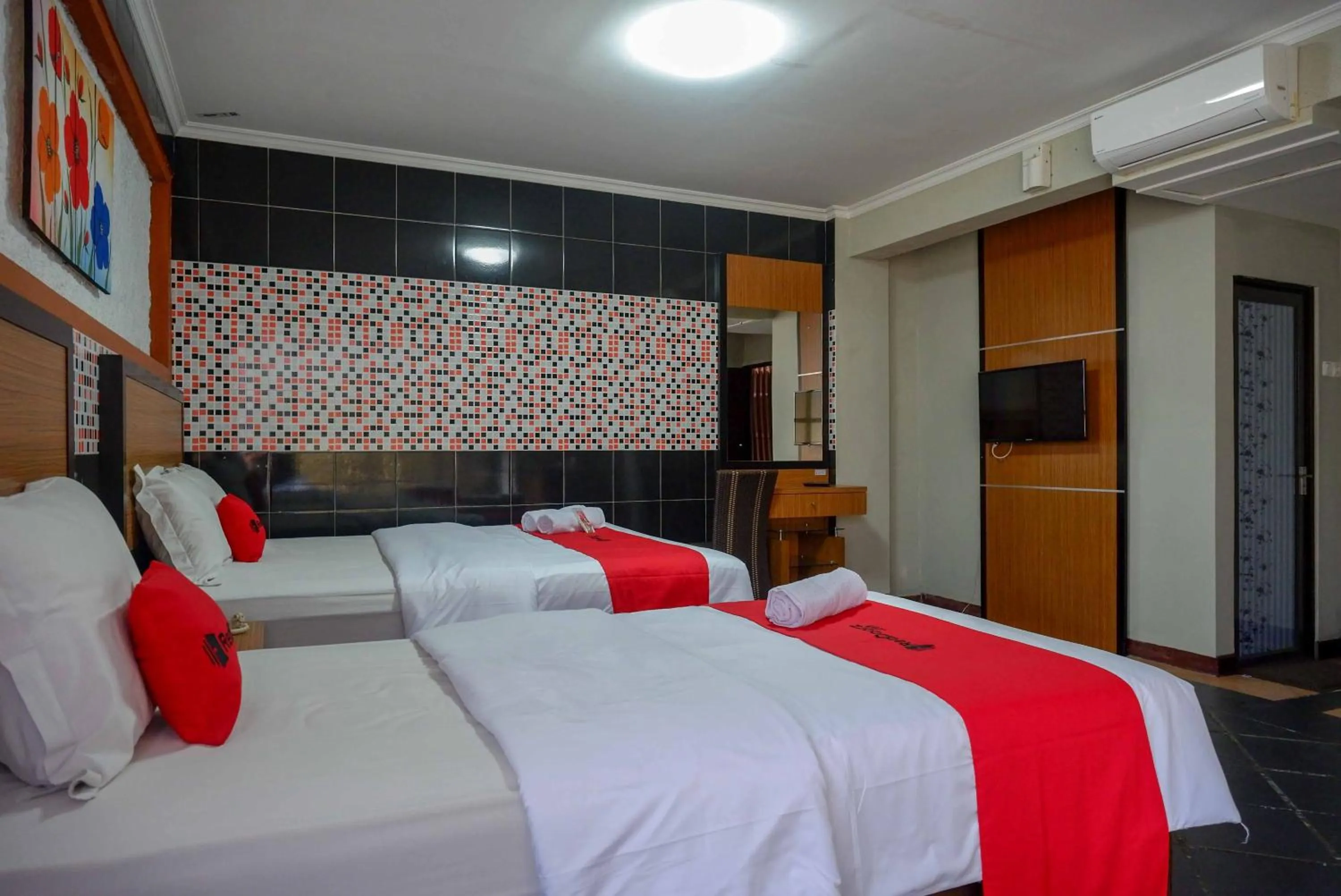 Bed in RedDoorz Plus near Amplaz Yogyakarta