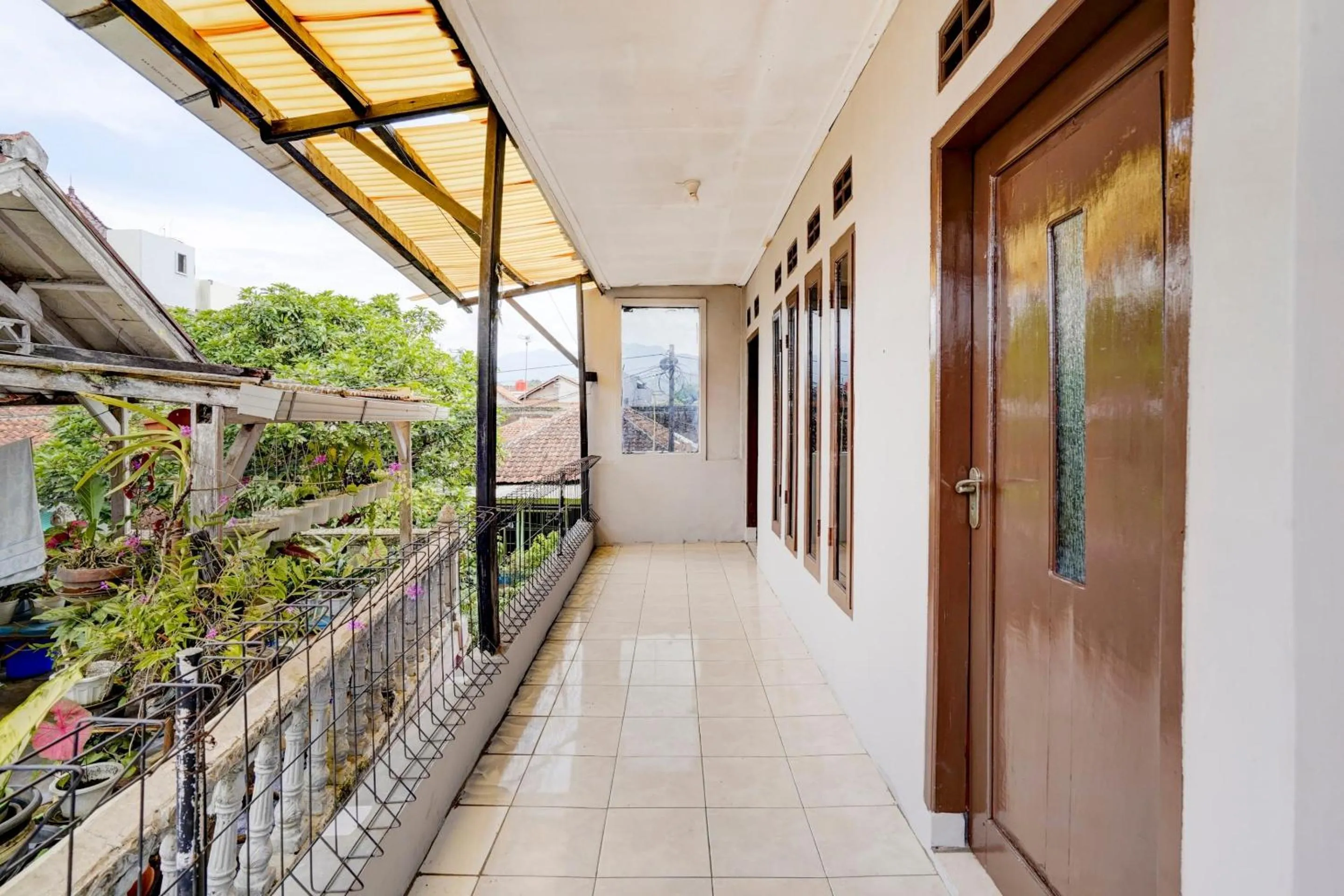 Lobby or reception in OYO Life 90701 Kost Syariah Deris