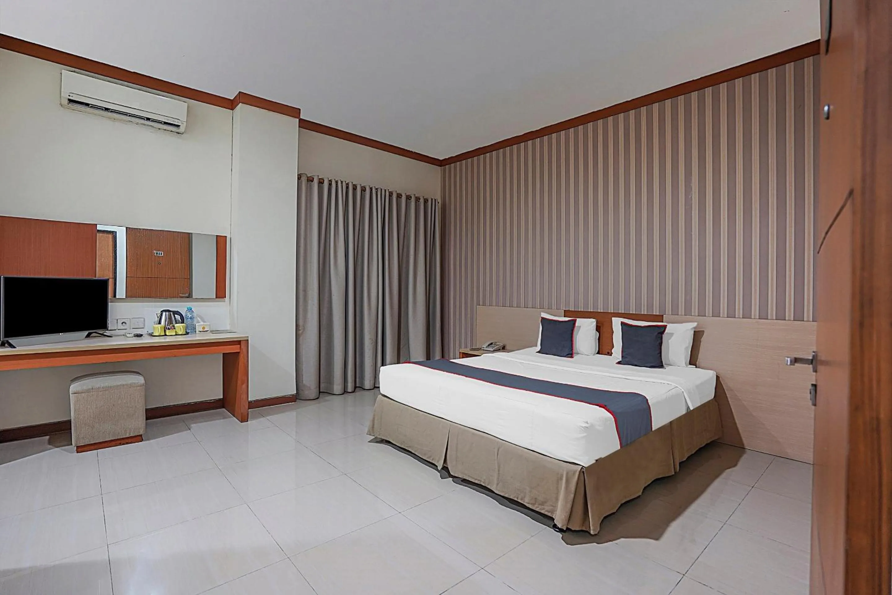 Bedroom in Collection O 90724 Hotel Sinar Sidoarjo