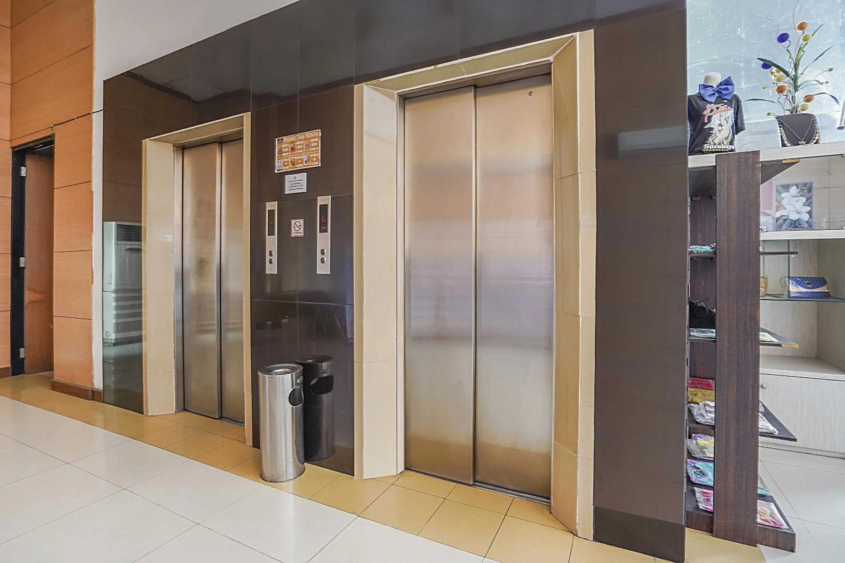 Lobby or reception in Collection O 90724 Hotel Sinar Sidoarjo