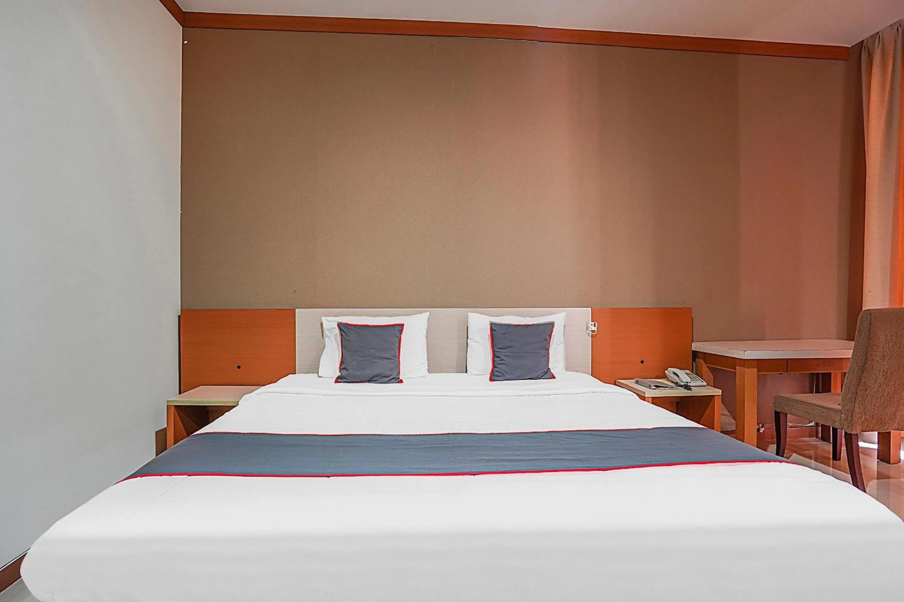 Bedroom in Collection O 90724 Hotel Sinar Sidoarjo