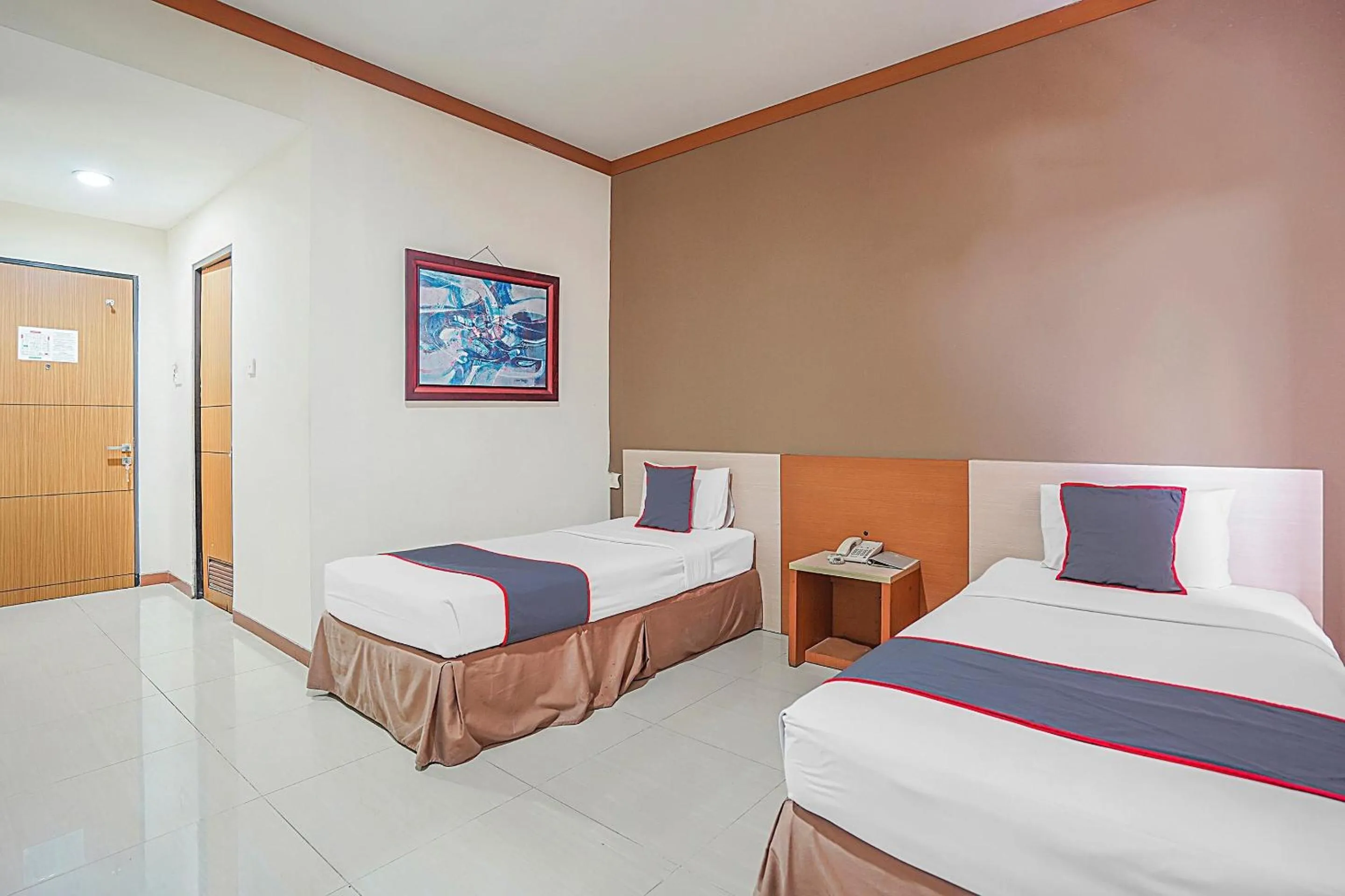 Bedroom in Collection O 90724 Hotel Sinar Sidoarjo