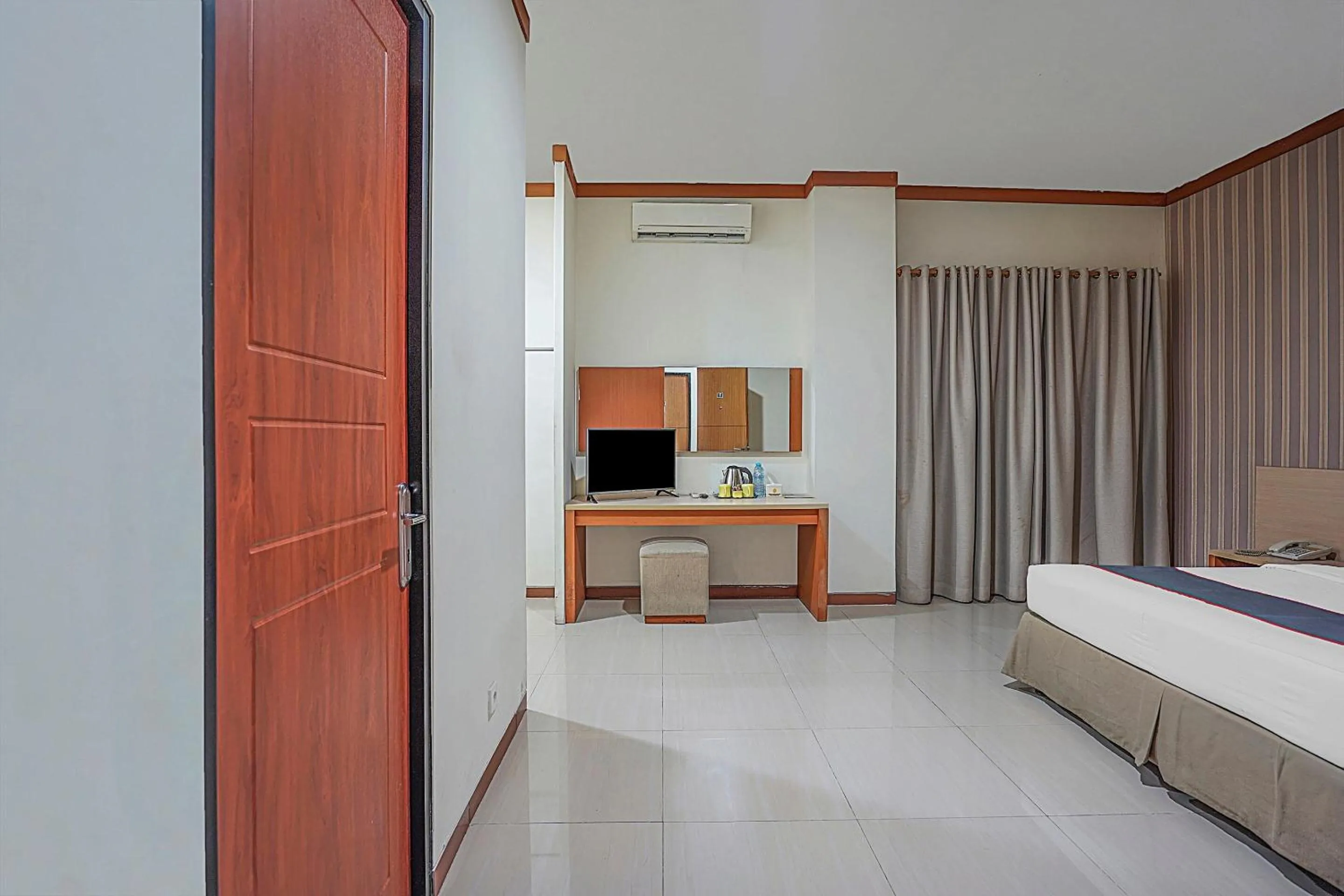 Bedroom in Collection O 90724 Hotel Sinar Sidoarjo