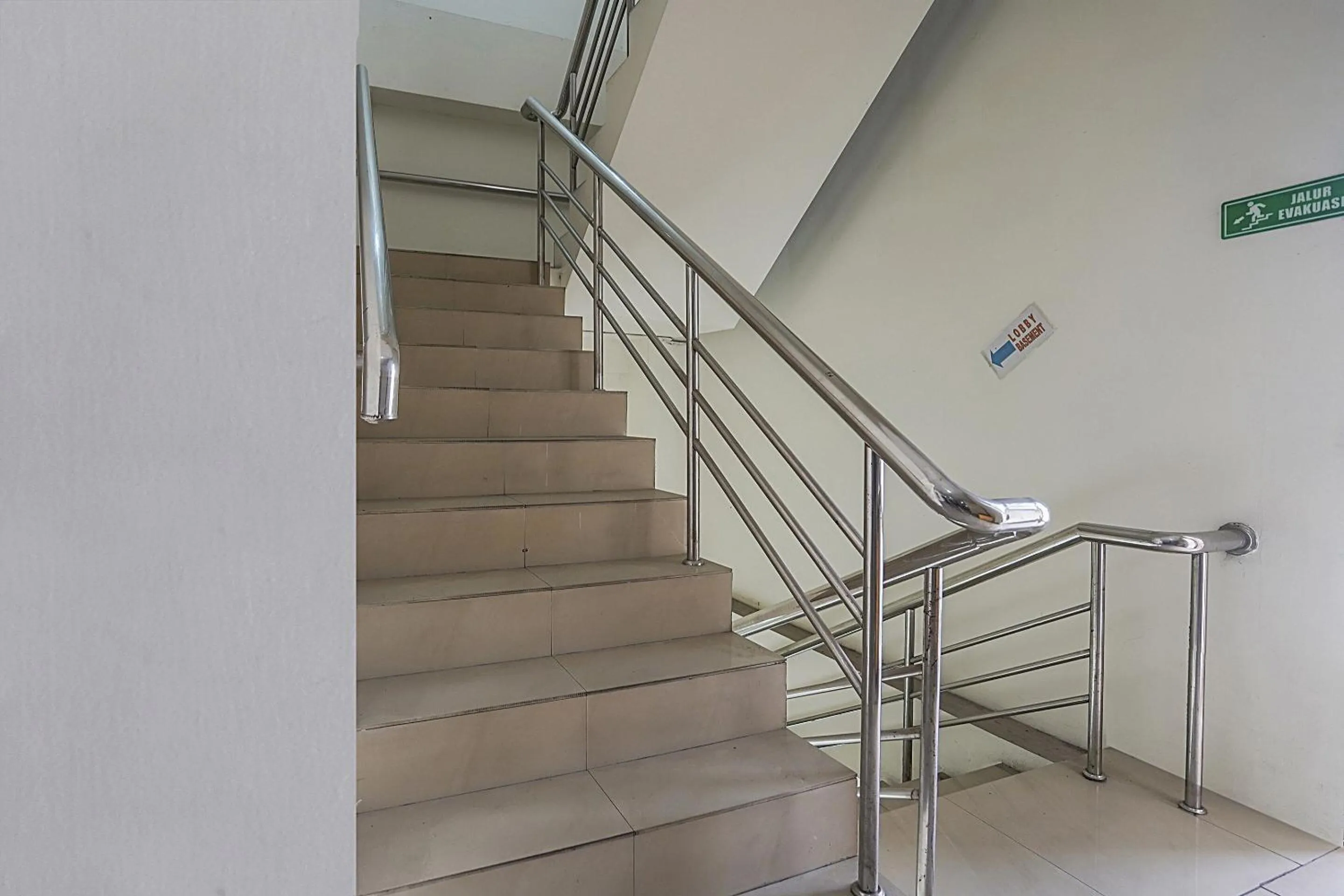 Lobby or reception in Collection O 90724 Hotel Sinar Sidoarjo