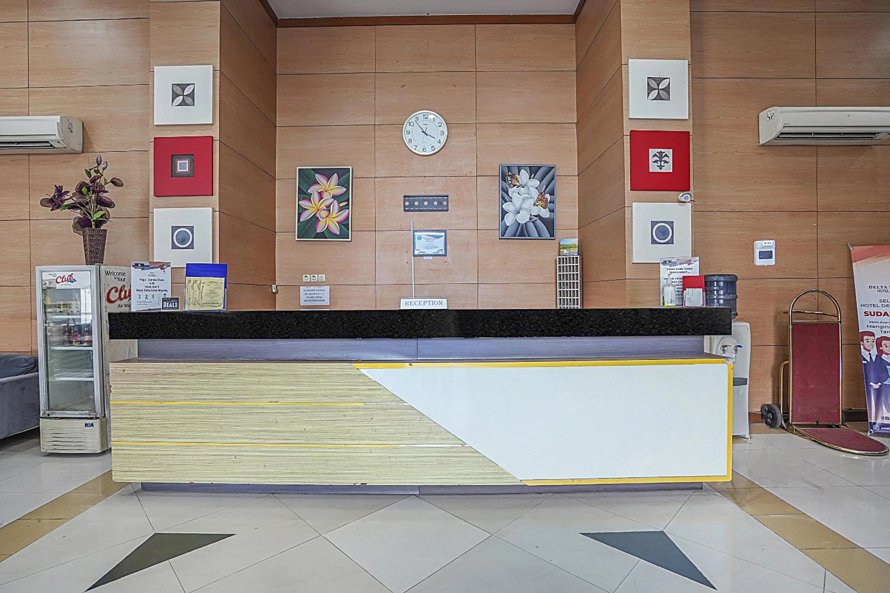 Lobby or reception in Collection O 90724 Hotel Sinar Sidoarjo