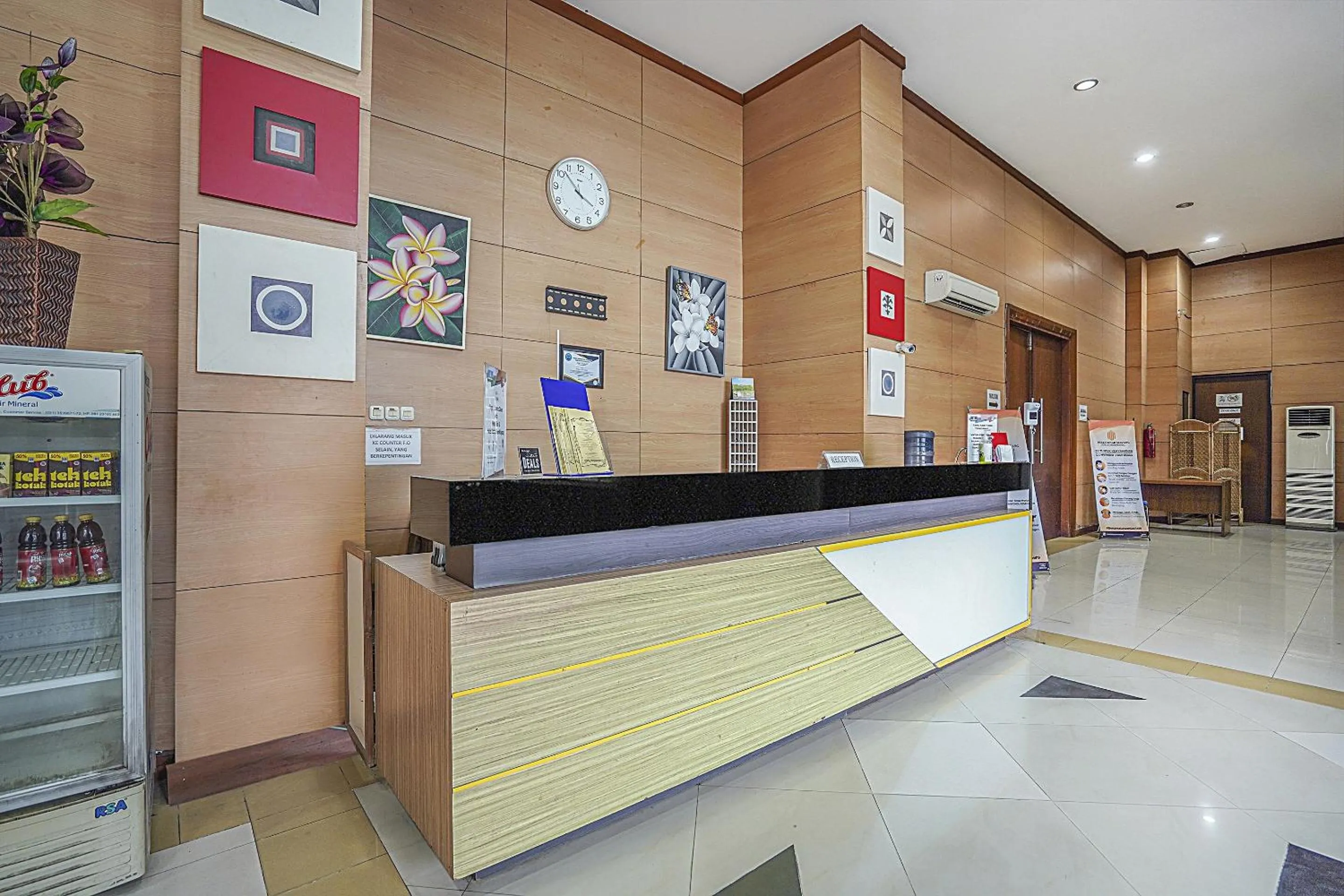 Lobby or reception in Collection O 90724 Hotel Sinar Sidoarjo